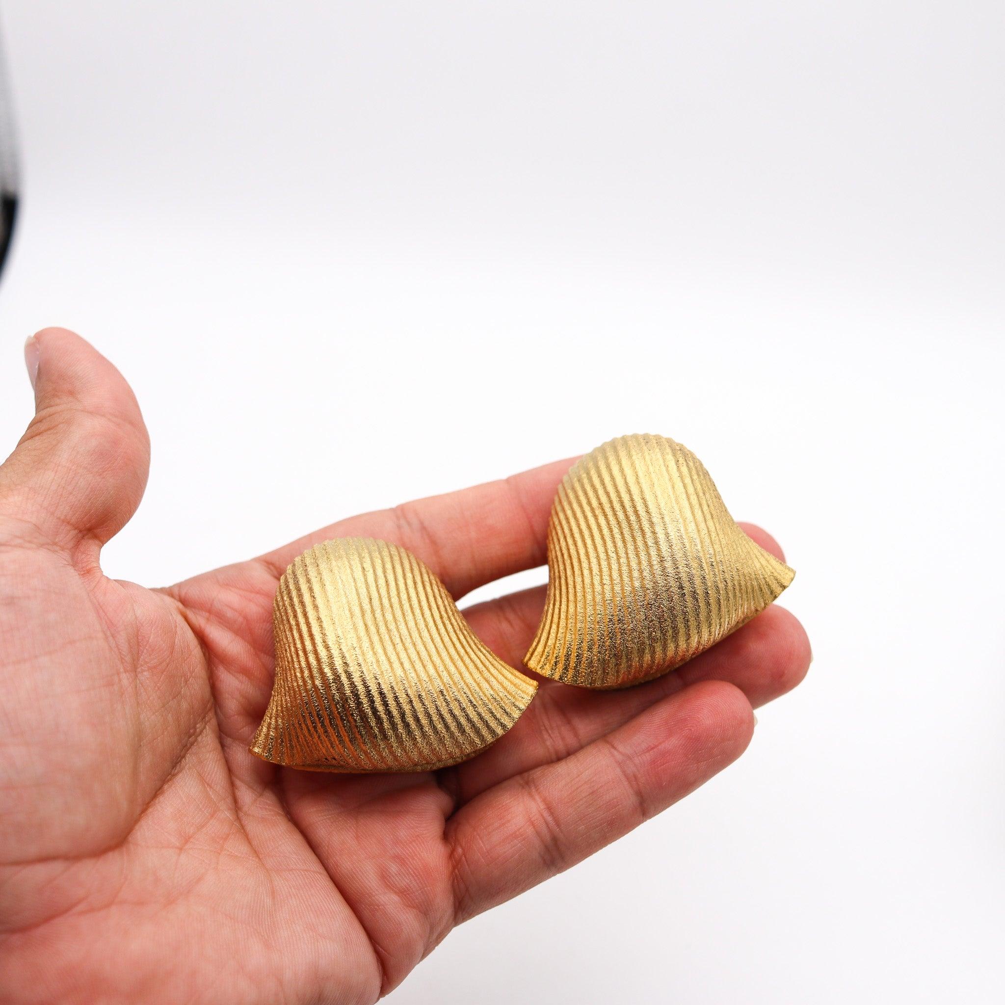 JAR PARIS Goldene Clips auf Ohrringe in 18Kt Gelbgold und Aluminium im Angebot 1