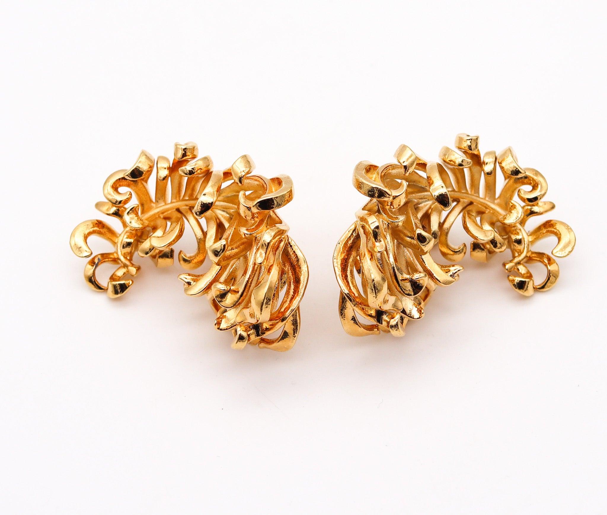 JAR PARIS Golden Feathers Clips On Earrings In 18Kt Gold and Aluminum In Excellent Condition For Sale In Miami, FL