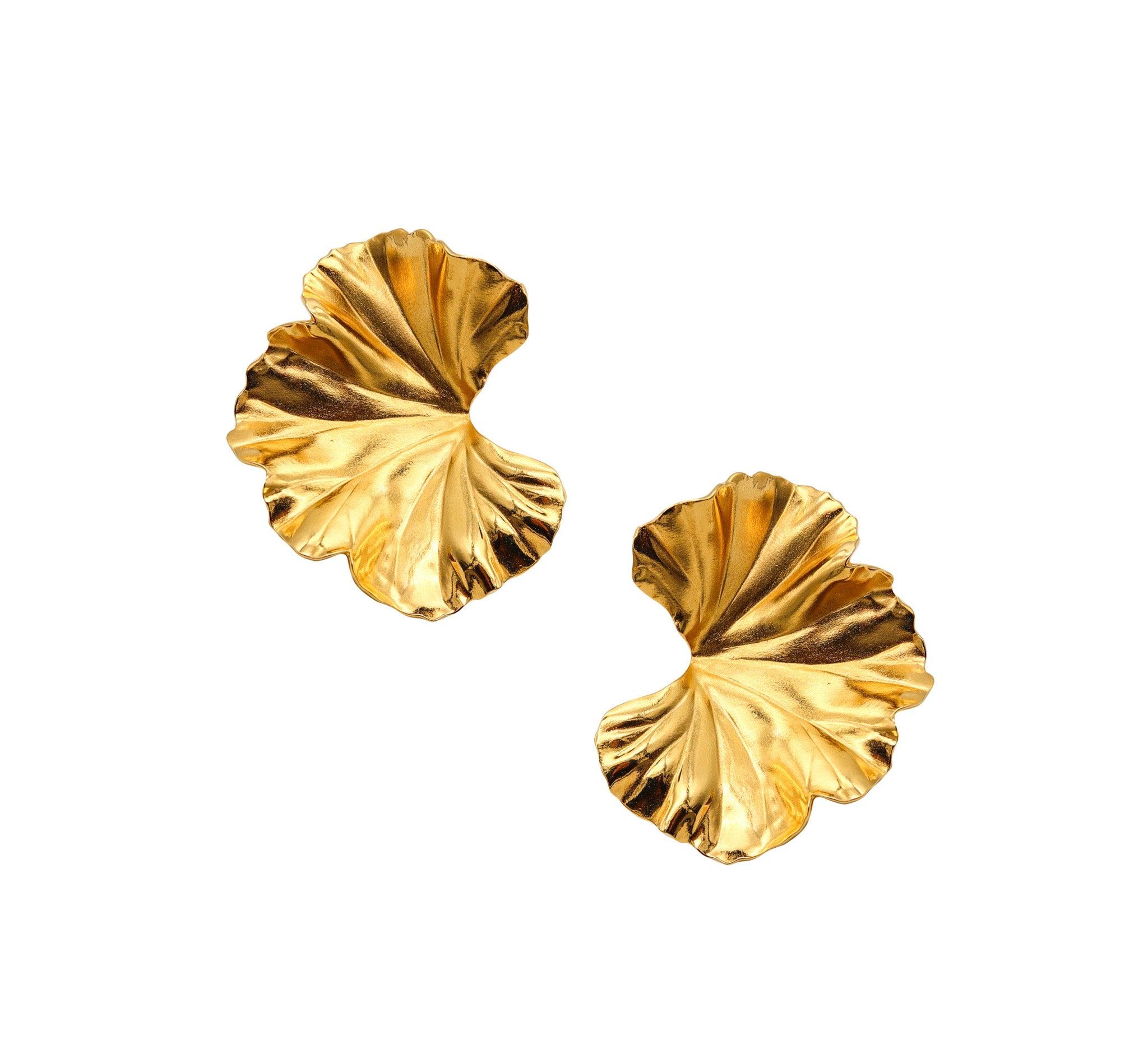 JAR PARIS Golden Geranium Clips On Earrings In 18Kt Gold and Aluminum In Excellent Condition For Sale In Miami, FL