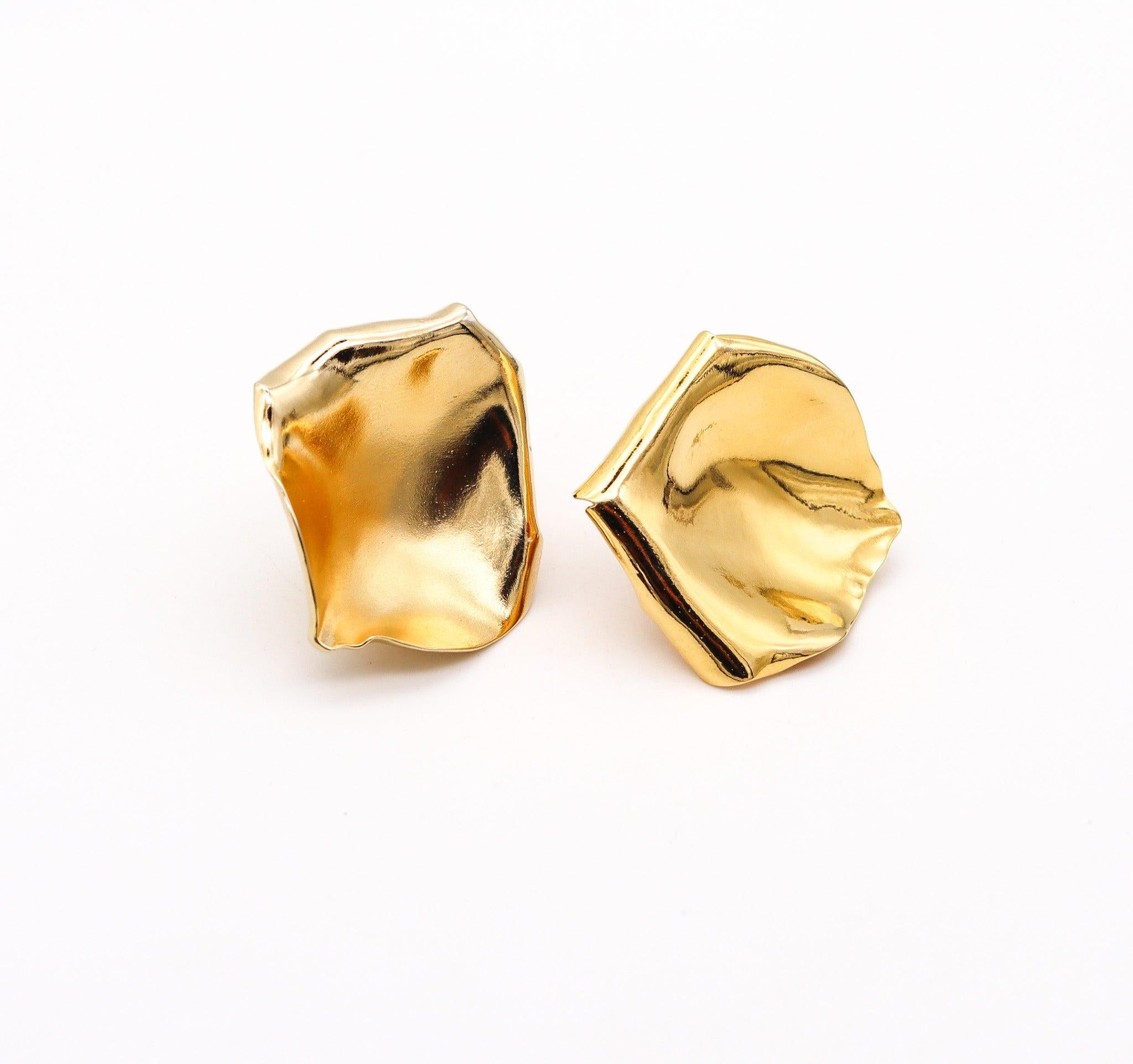 JAR PARIS Clips d'oreilles en or 18 carats et aluminium Excellent état à Miami, FL