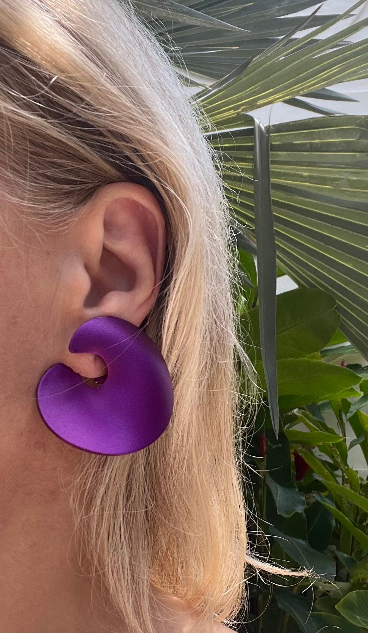 JAR Paris Magenta Aluminum Gold Valerie Clip Earrings For Sale 1