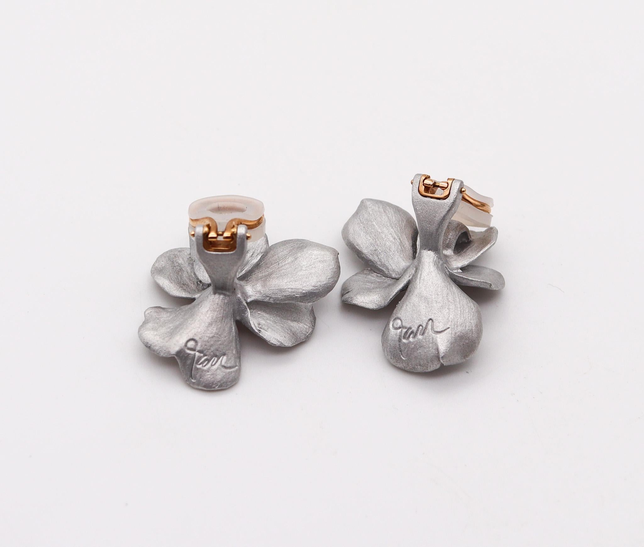 Modernist JAR PARIS Pansy Flowers Clips On Earrings In 18Kt Gold and Aluminum