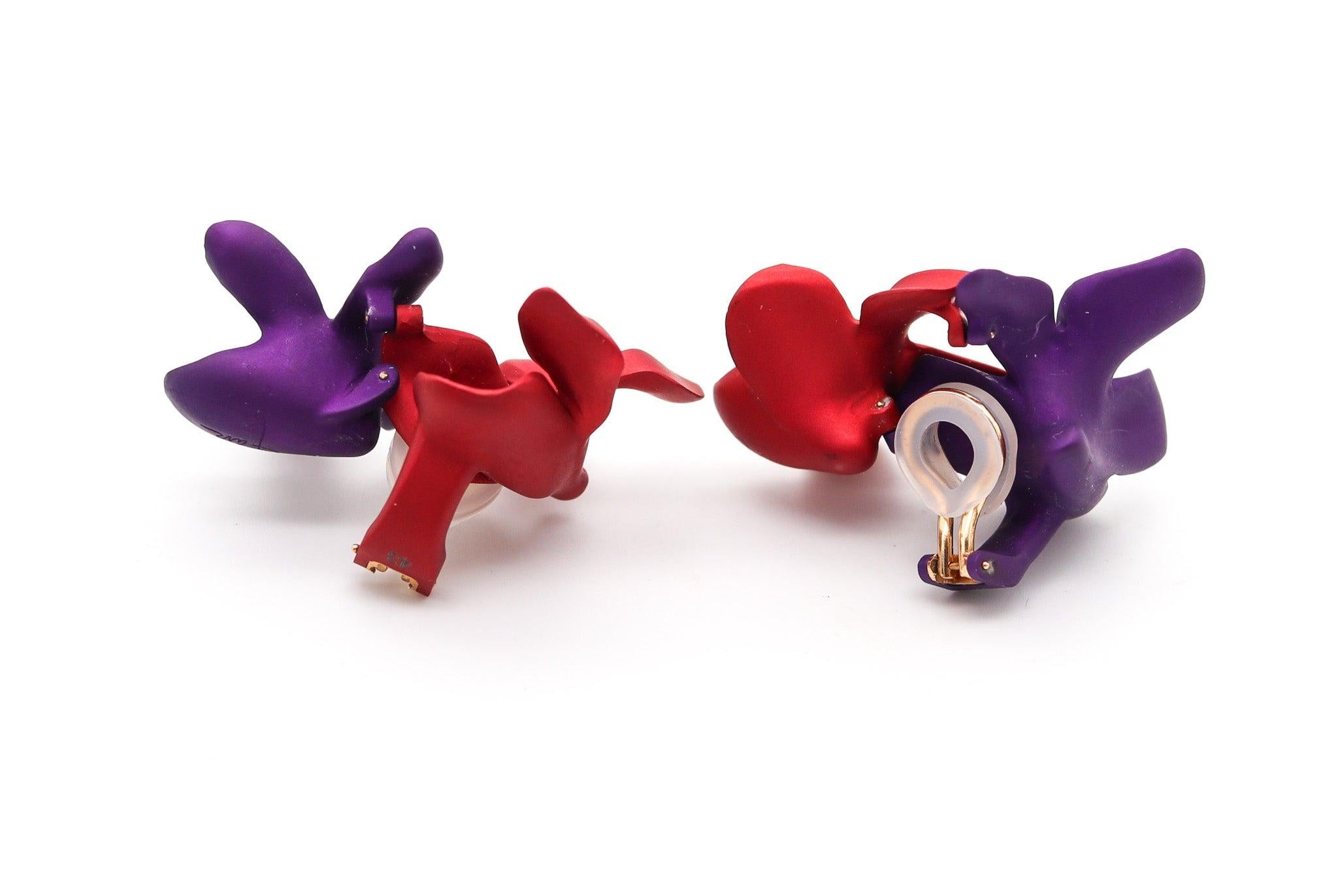 Modernist JAR PARIS Red & Purple Double Violets Clips Earrings In 18Kt Gold and Aluminum For Sale