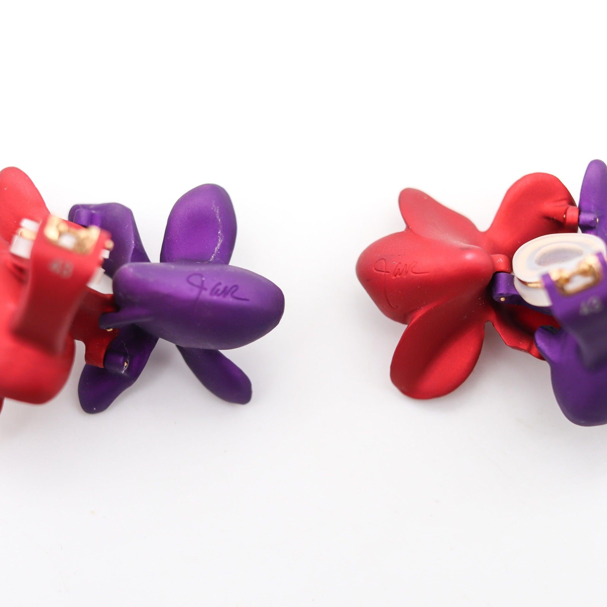 JAR PARIS Red & Purple Double Violets Clips Earrings In 18Kt Gold and Aluminum In Excellent Condition For Sale In Miami, FL