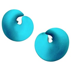 JAR Paris, boucles d'oreilles Valerie en or et aluminium bleu sarcelle