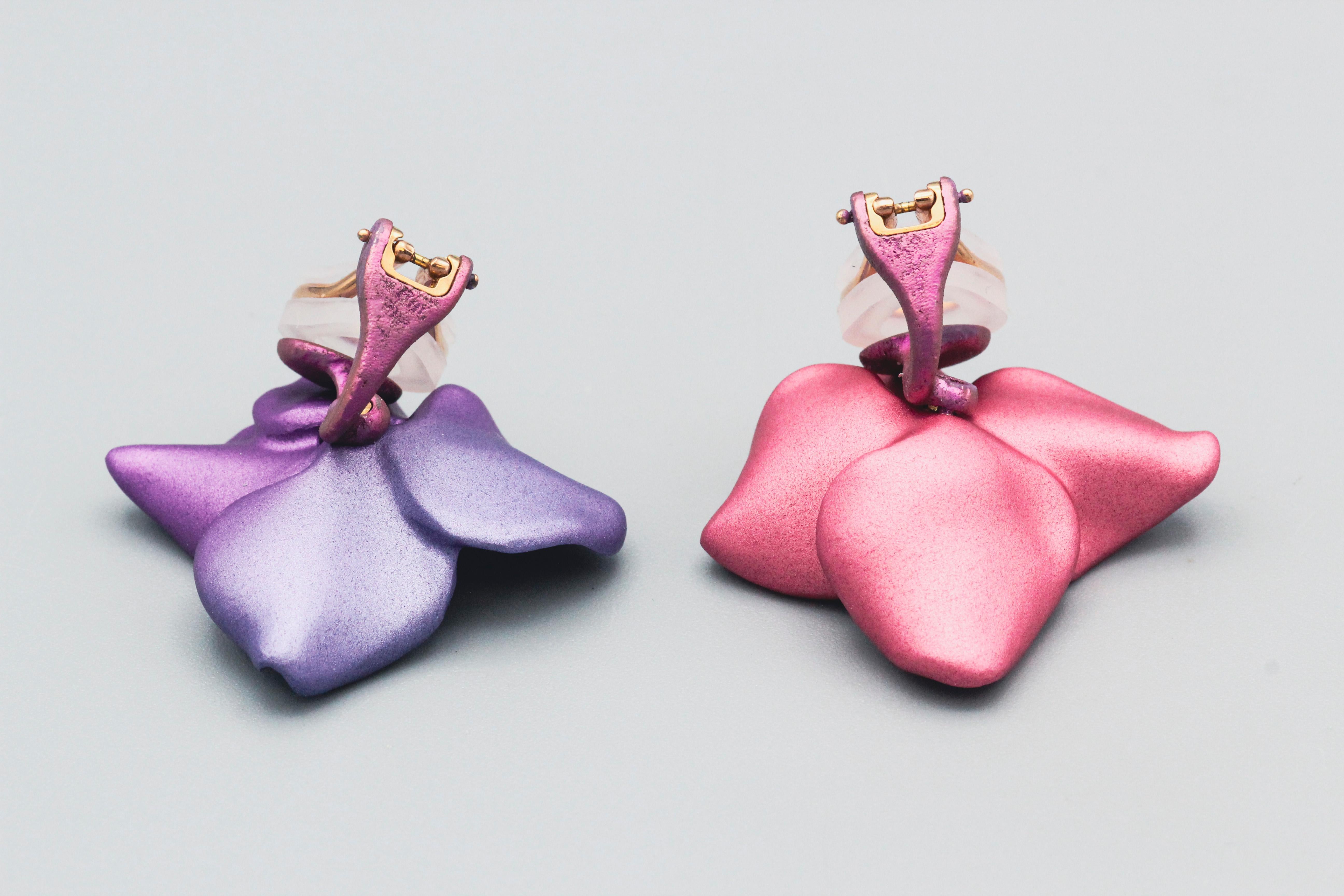 JAR Petite Aluminum and 18k Gold Pink Purple Hydrangea Flower Earrings For Sale 2
