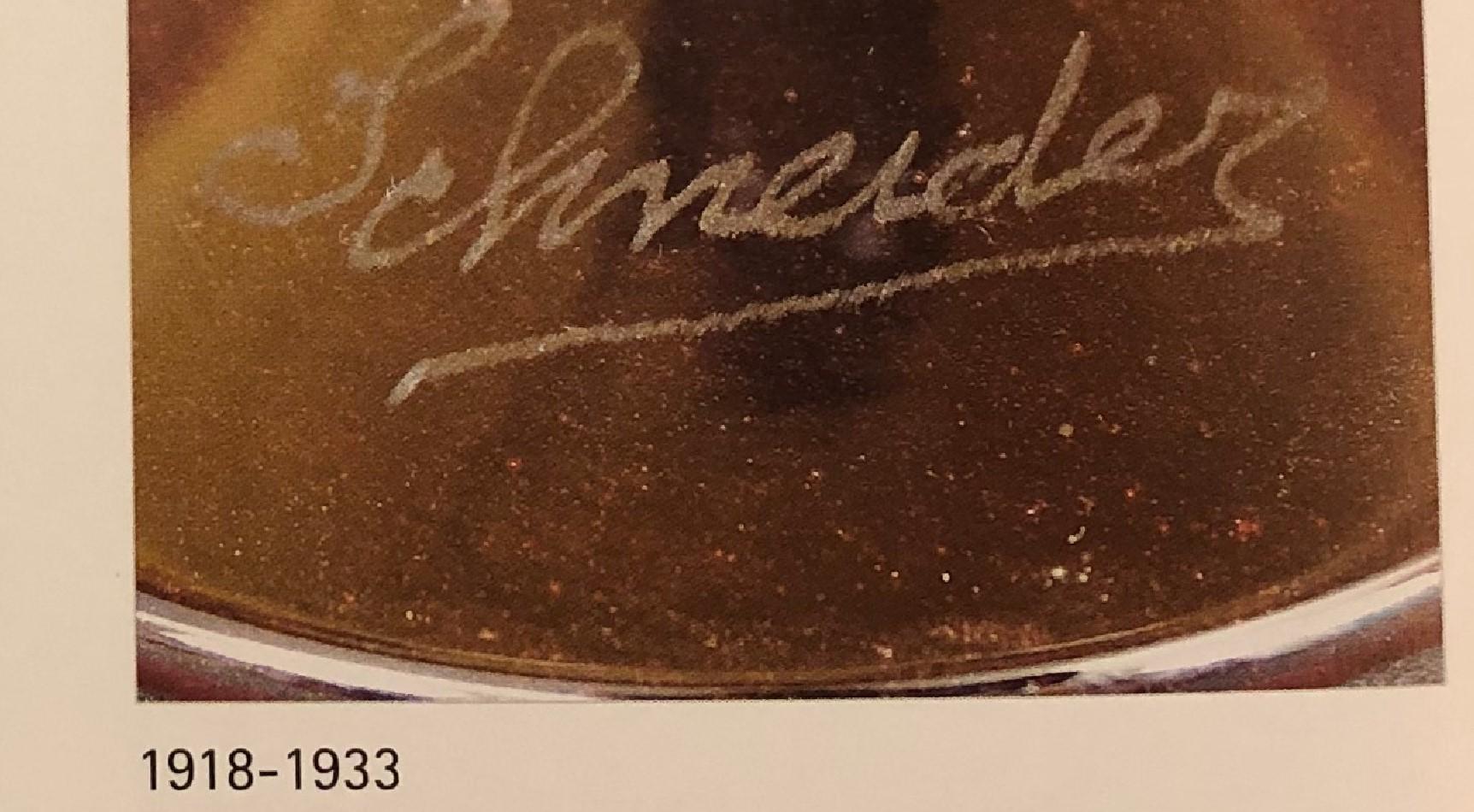 Signiertes Glasgefäßschild: Schneider mit Anwendung, 1922, Frankreich, Marbrines Dekoration (Französisch) im Angebot