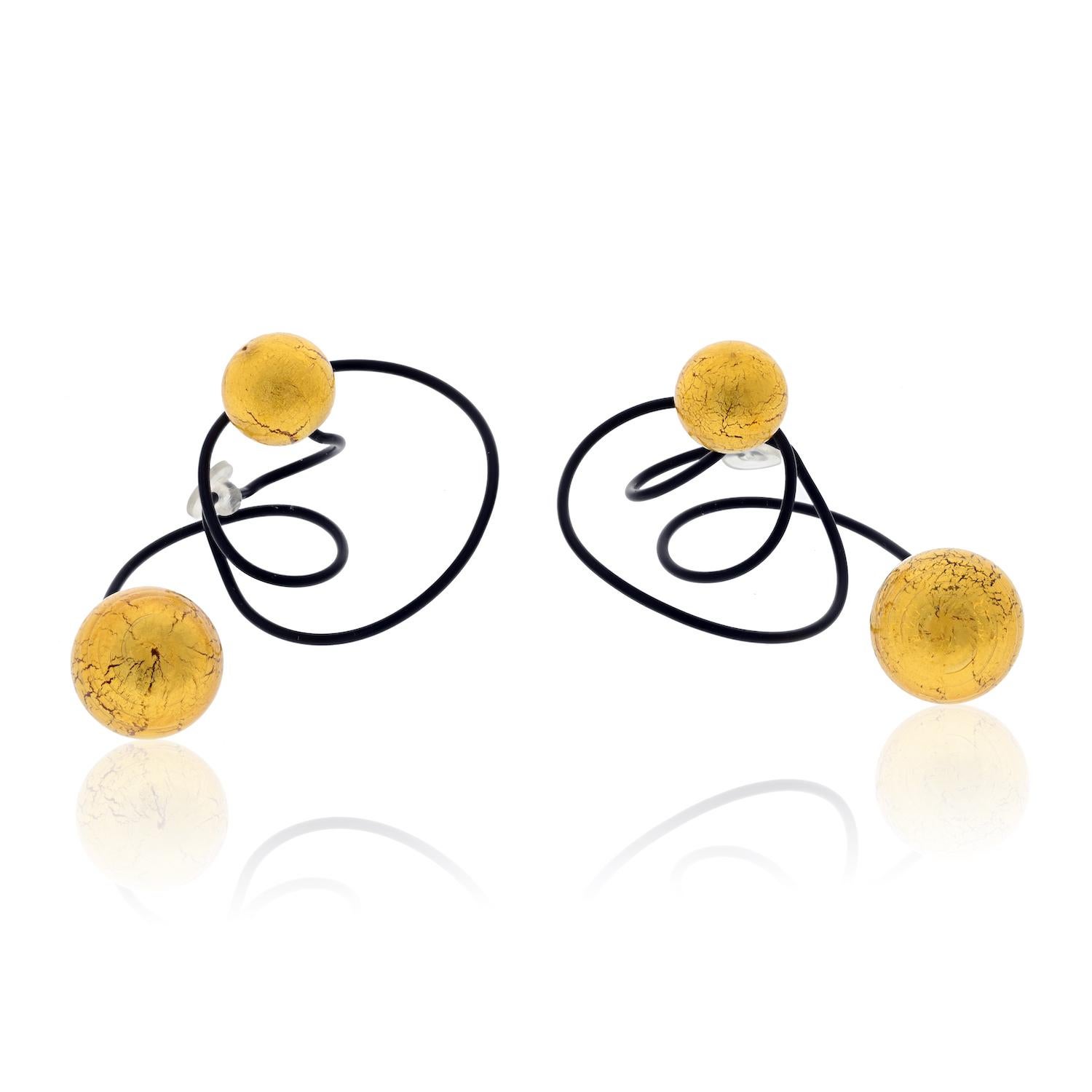 JAR Paris Carnaval a Venise Earrings by Designer known as JAR - New York City Born Joel Arthur Rosenthal of Paris

Inspired by Science and Nature

Black Titanium Wire & Gold Venetian Glass Ball Details on each end

Perfect Condition!!

Earrings