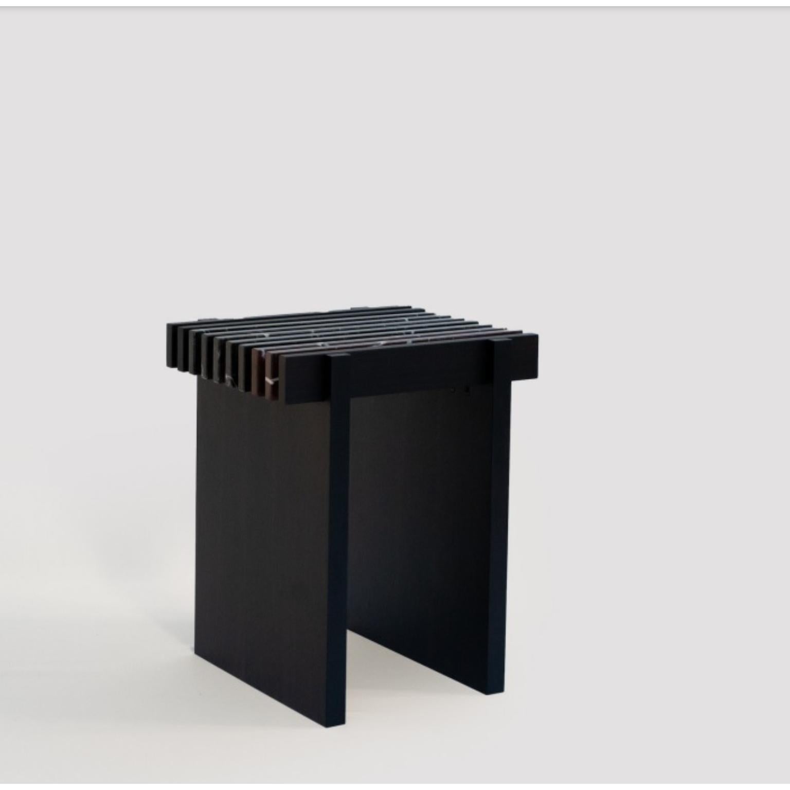 Table d'appoint Jardim par Studio Daniel K
Edition limitée à 12 pièces.
Dimensions : 42 x 46 x 55 cm : D 42 x L 46 x H 55 cm. 
MATERIAL : Noir Saint Laurent, marbre Rouge du Roi et eucalyptus fumé.

La table d'appoint Jardim de la collection