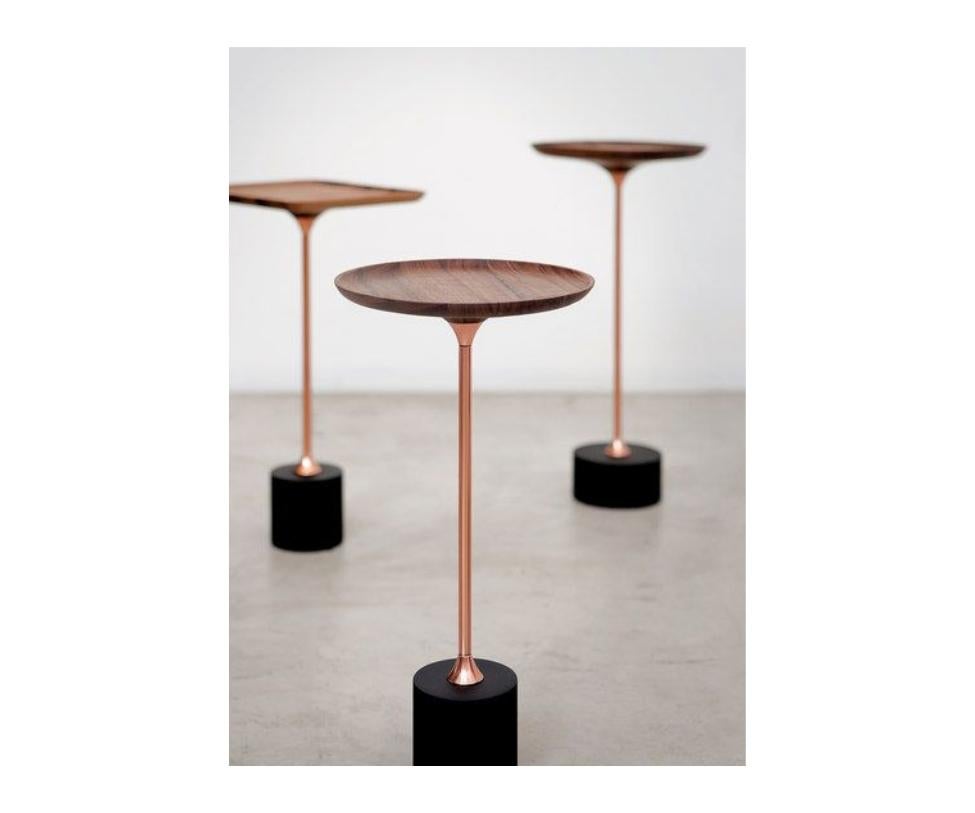 The name hints to the shape of the pieces. When arranged in a set, the tables resemble a flowery garden. For this effect there are four top shapes, four heights, two bases with of different heights and diameters, and stands which come in several