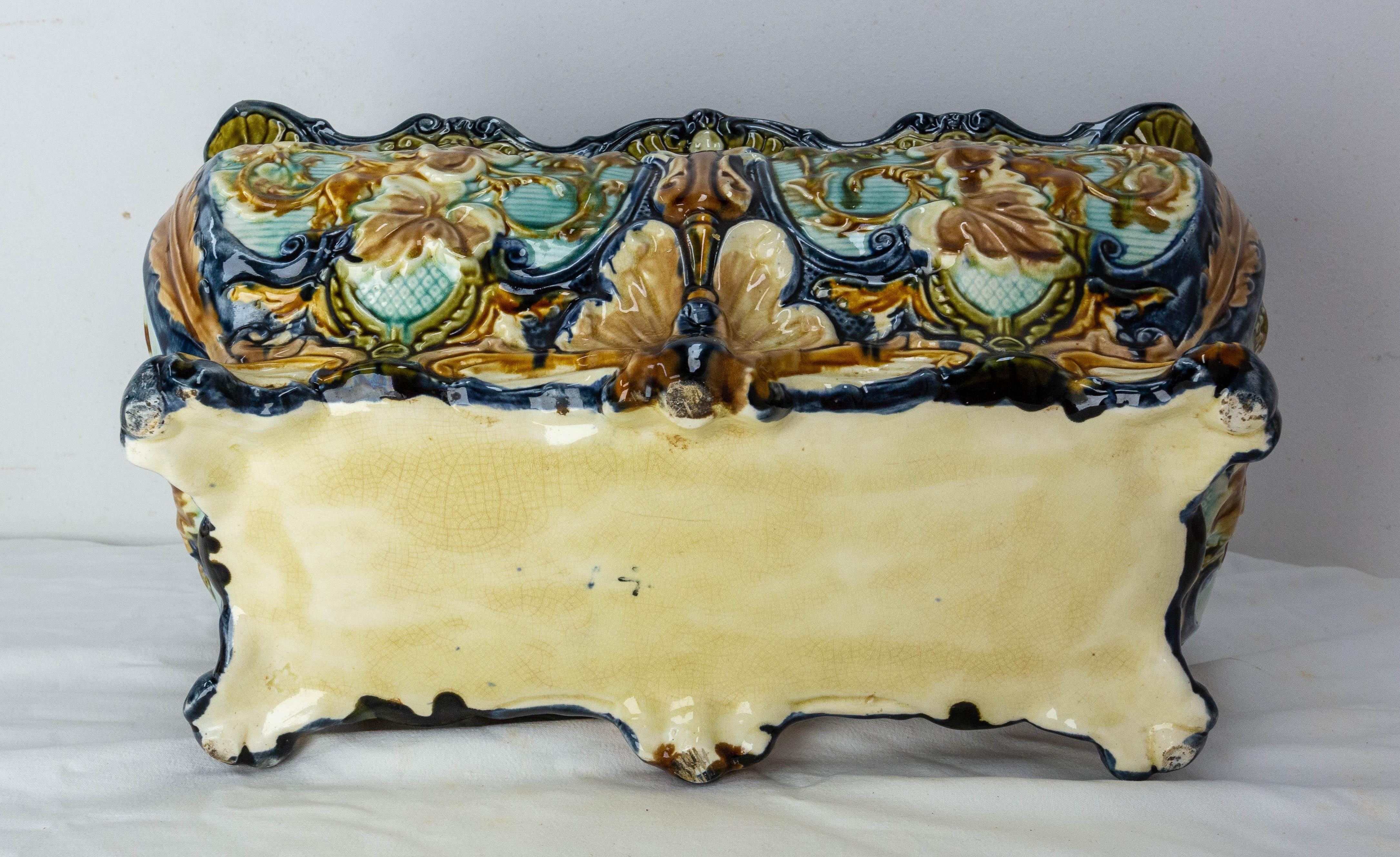 Jugendstil-Jardinière, Griffon Barbotine, frühes 20. Jahrhundert (Keramik) im Angebot
