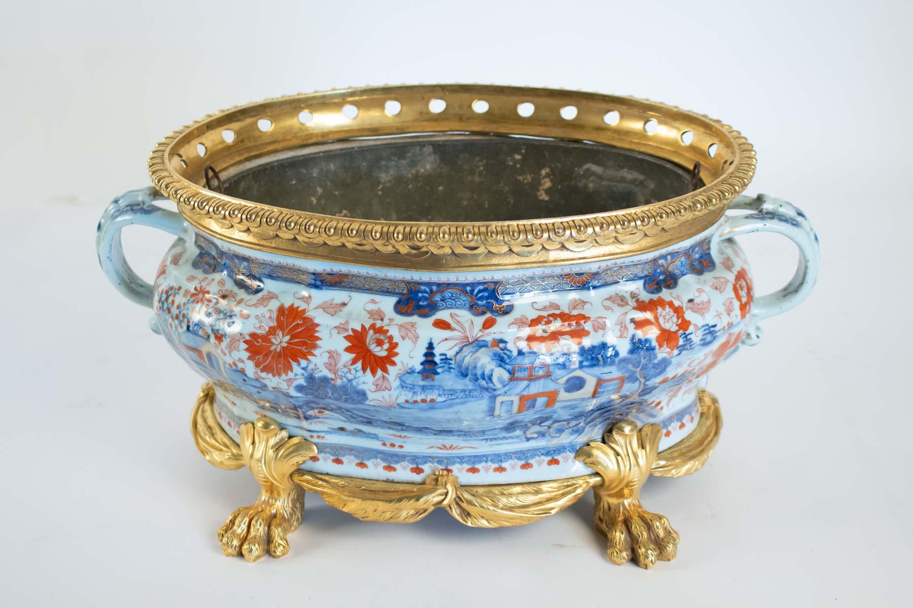 Jardiniere In Bayeux, Gilt Bronze Rise, Mid-19th Century In Good Condition In Saint-Ouen, FR