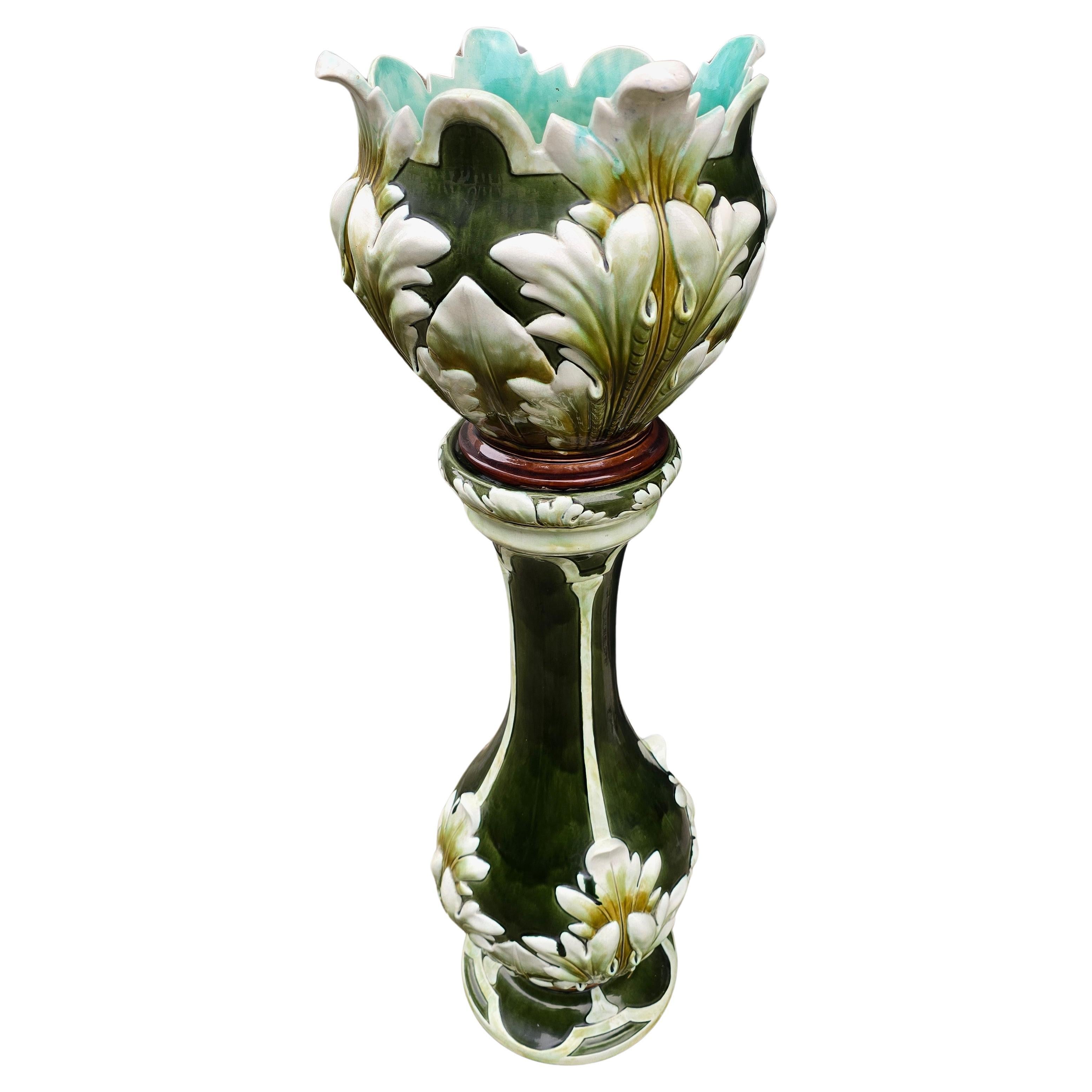 Piédestal en céramique française avec jardinière assortie - Milieu du 20e siècle

Cet exceptionnel piédestal en céramique avec jardinière, également appelé cachepot ou jardinière, est un exemple raffiné de l'artisanat français du milieu du XXe