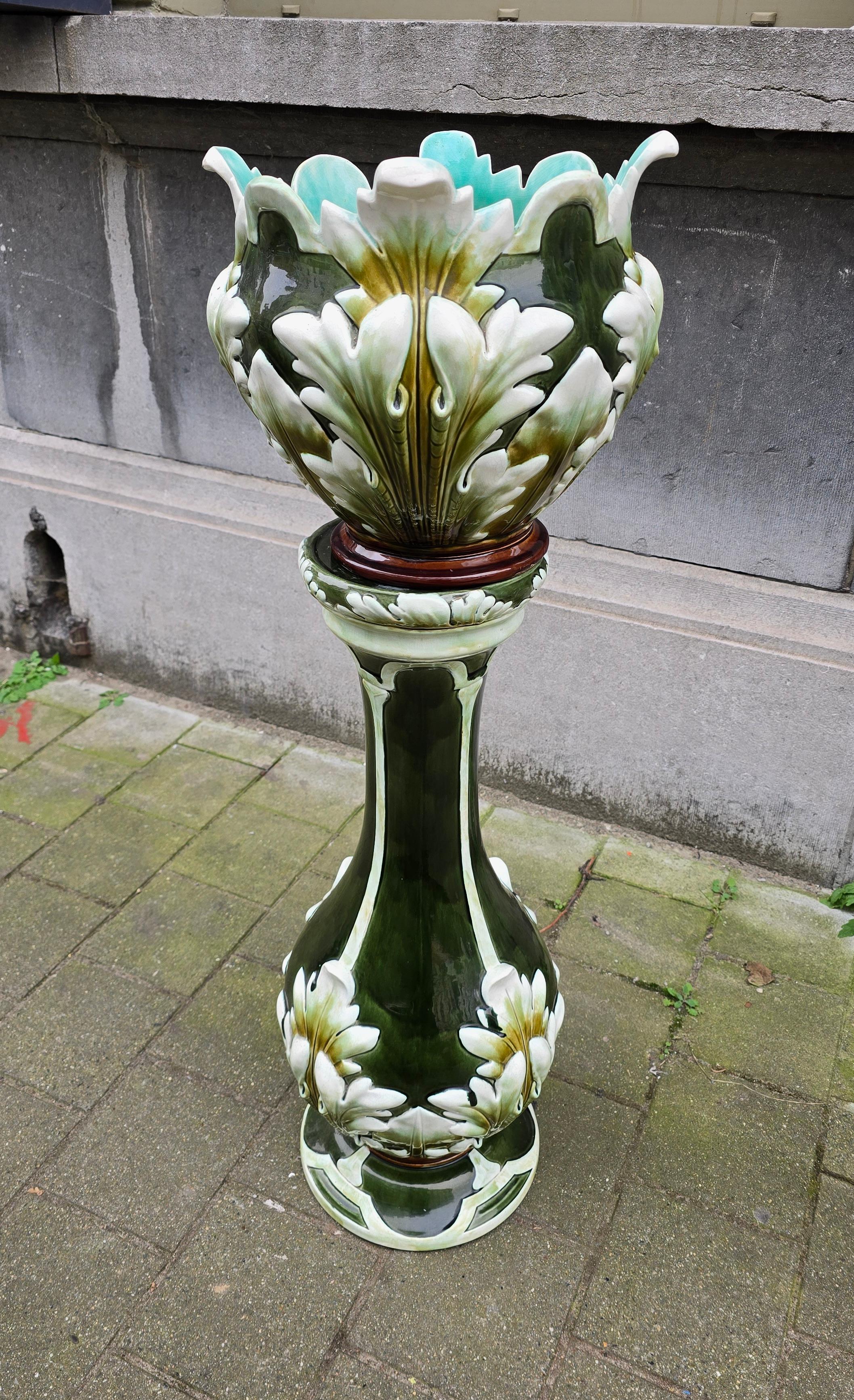 Vernissé Jardinière sur Stand en céramique en vente