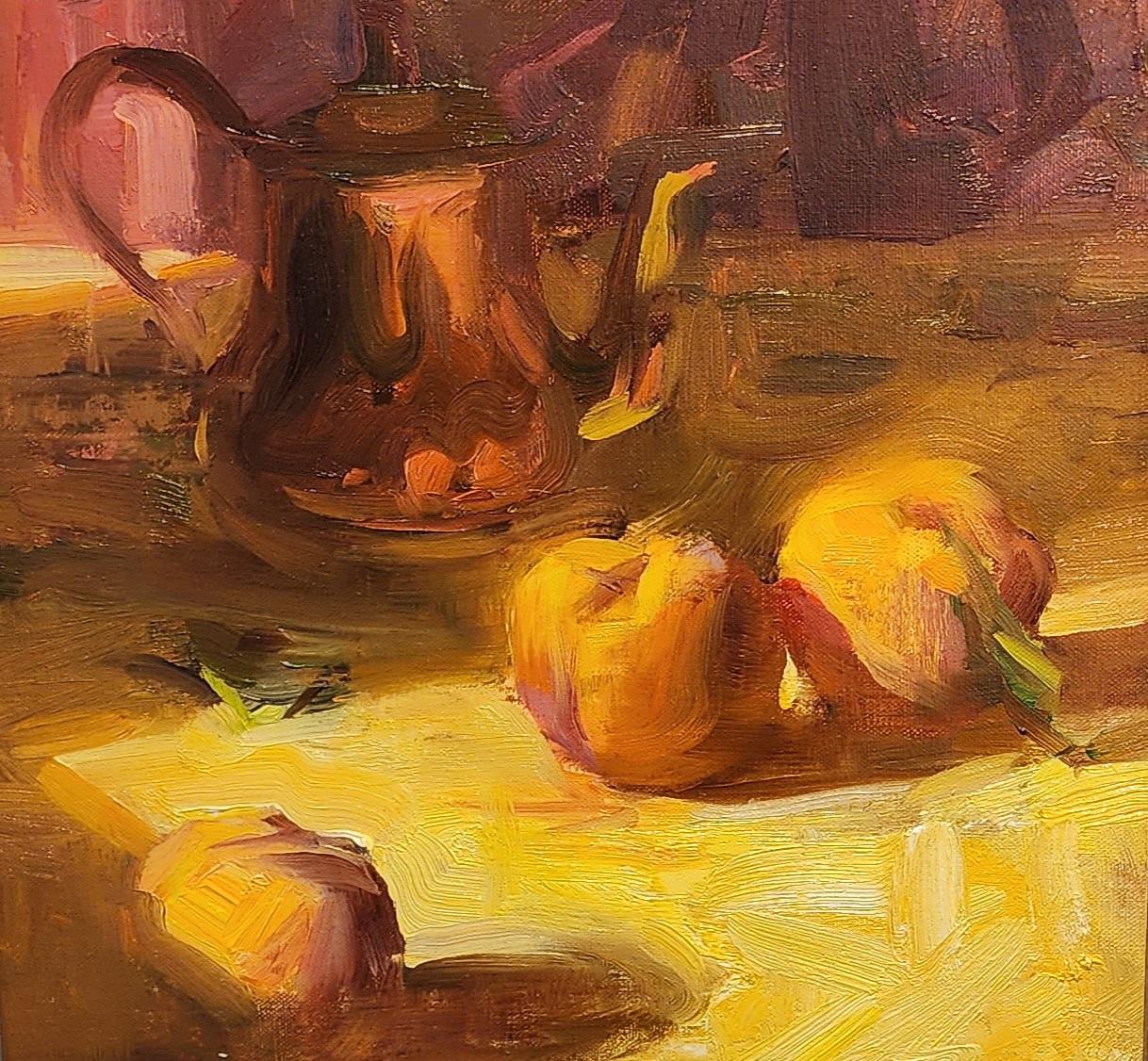  Pesche e rame illuminati dal sole è una rappresentazione   dipinto da Jared Brady.  L'artista è stato selezionato come uno dei migliori 21 artisti under 31 dalla rivista Southwest Art Magazine nel 2019. Il vaso di pesche e rame  sono  il punto di