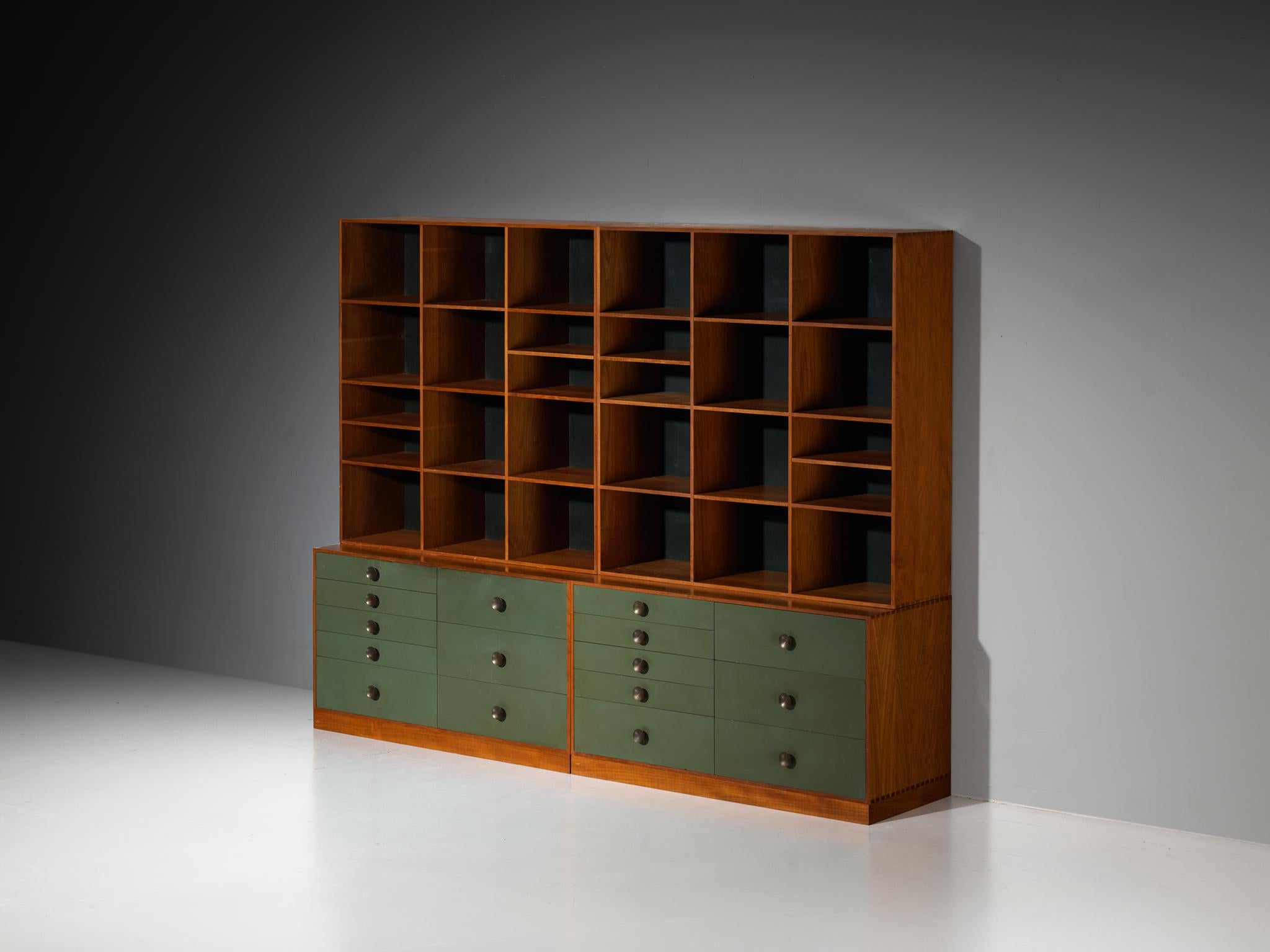 Jarl Heger for Jason Møbler modular wall unit, teak, brass, green and white lacquered wood, Denmark, 1959

A striking example of Danish modern design, this modular wall unit was designed in 1959 by Jarl Heger for manufacturer Jason Møbler. Crafted