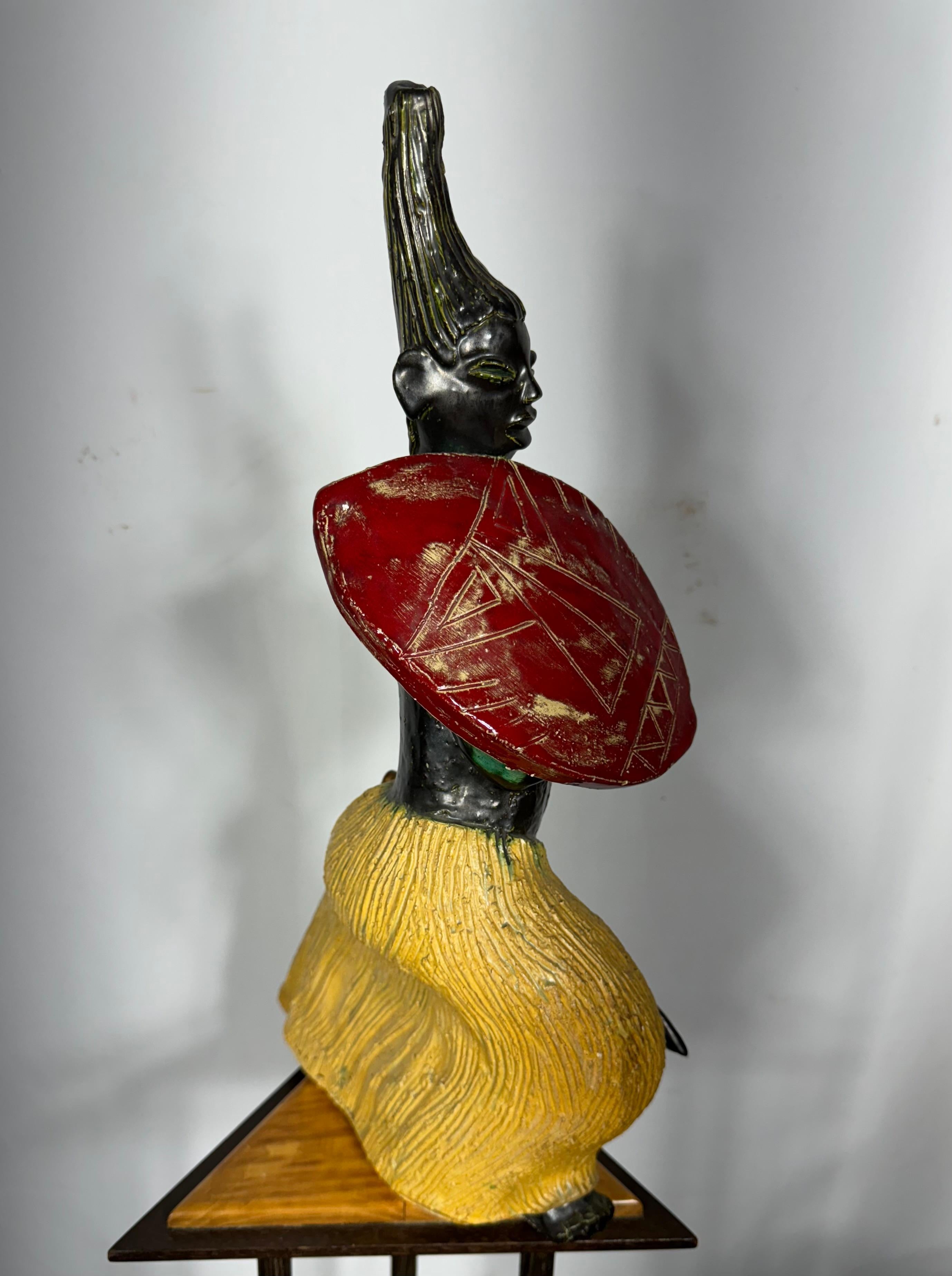 Jarl Hesselbarth studio pottery cerámica , lanza y escudo nativos Cerámico en venta