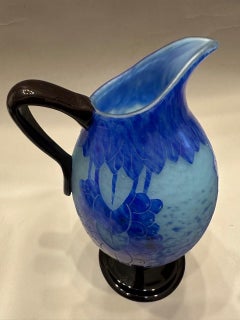 Jarra azul con asas y base incorporada, Le Verre Charder, Art. Decó, hacia 1920