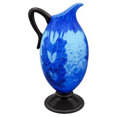 Jarra azul con asas y base incorporada, Le Verre Charder, Art. Decó, hacia 1920