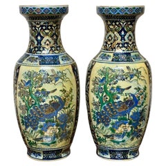 Jarrones orientales con pintura esmaltada