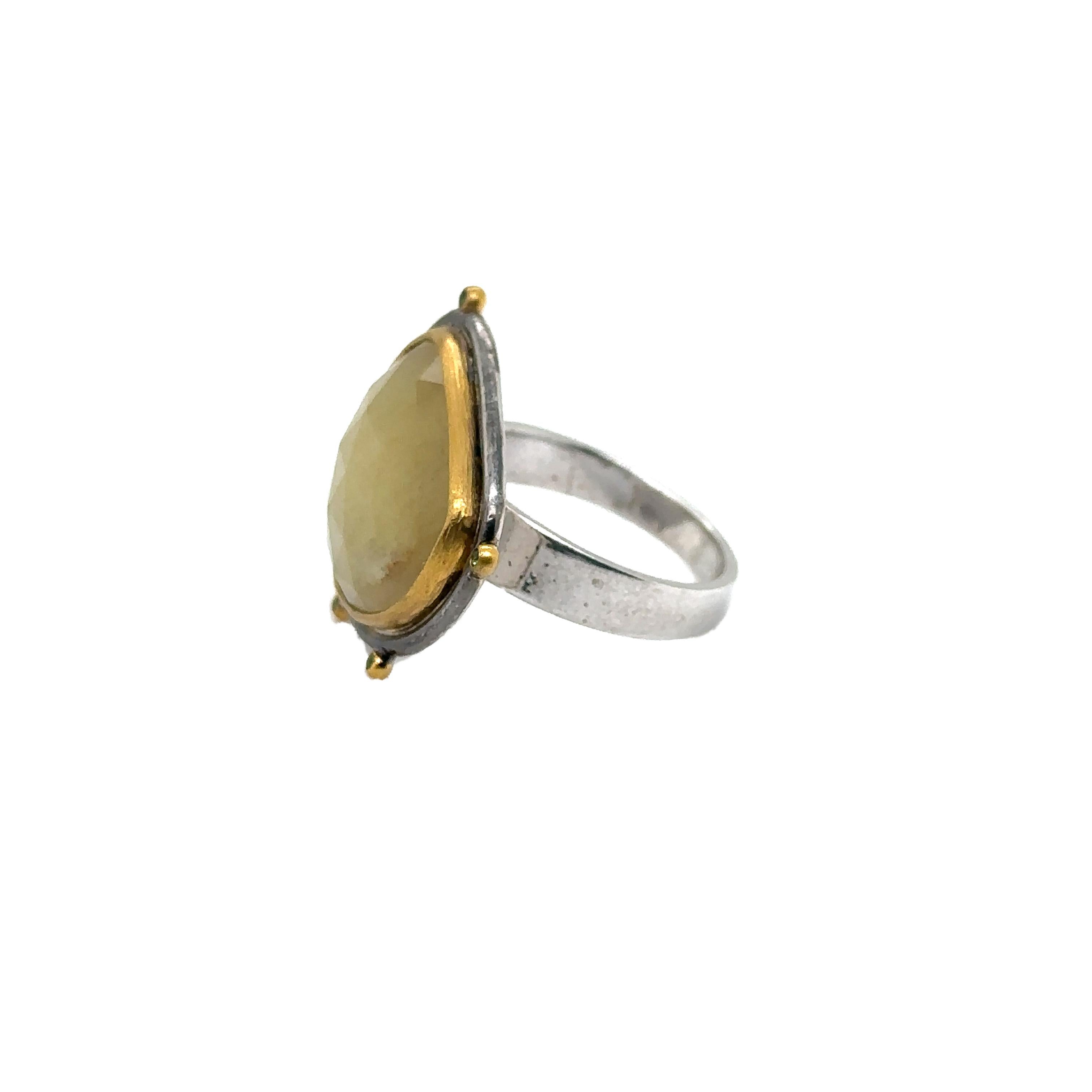 JAS-19-1835 - 24K/SS HANDMADE RING w CHROME DIOPSIDES & NATURAL YELLOW SAPPHIRE For Sale 6
