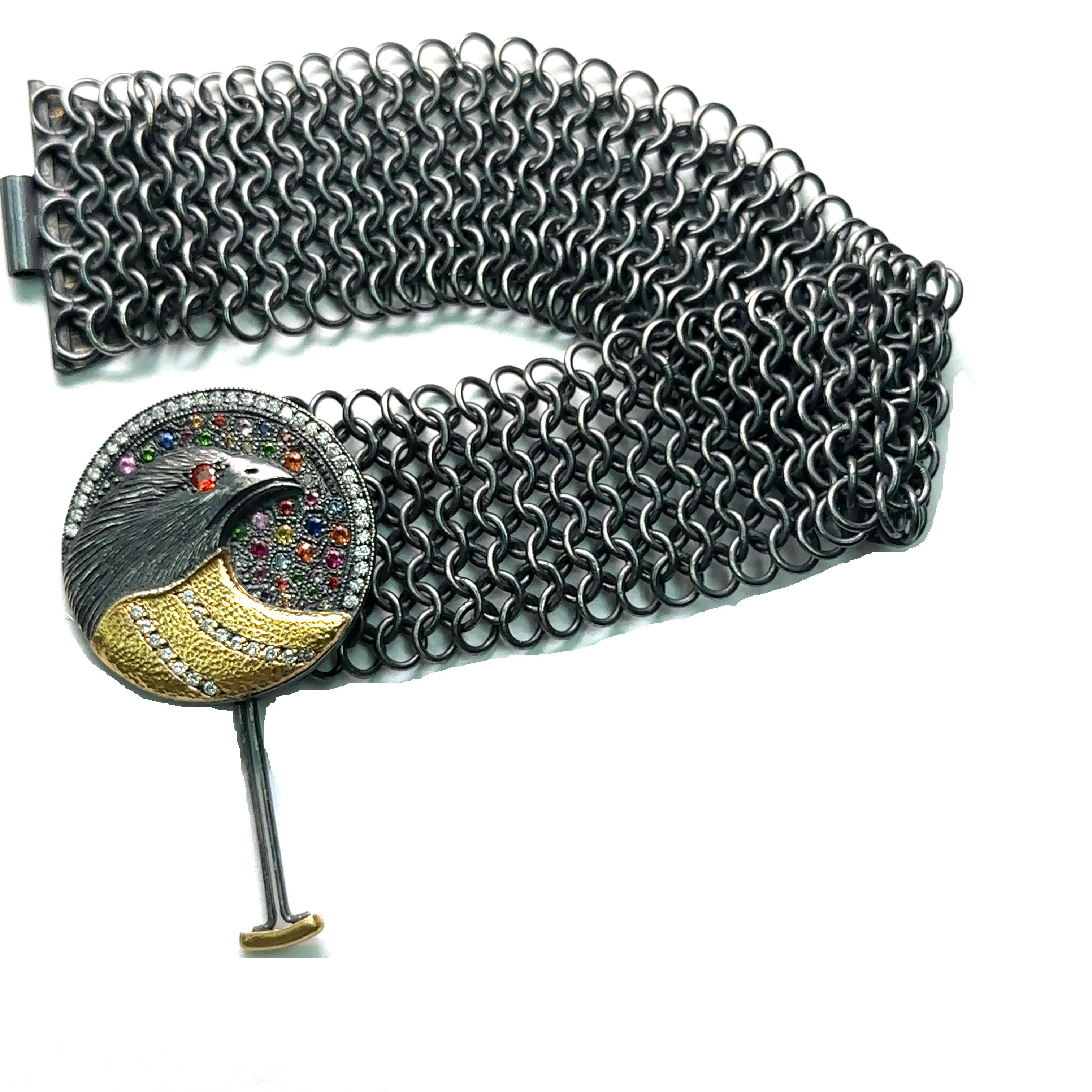 BRACCIALE IN MESH A TESTA D'AQUILA 24K/SS fatto a mano con colori spenti, DIOPSIDI CROMATI e DIAMANTI

Metallo: Oro giallo 24 carati e argento sterling
Info sulle pietre: ZAFFIRI COLORATI, DIOPSIDI AL CROMO
Peso del diamante: HI/SI-2, 0.75 Ctw
Peso