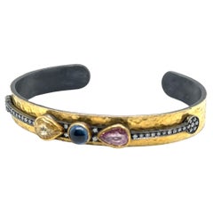 JAS-20-2053 - 24K/SS  PULSERA FLEXIBLE con ZAFIRAS Y DIAMANTES
