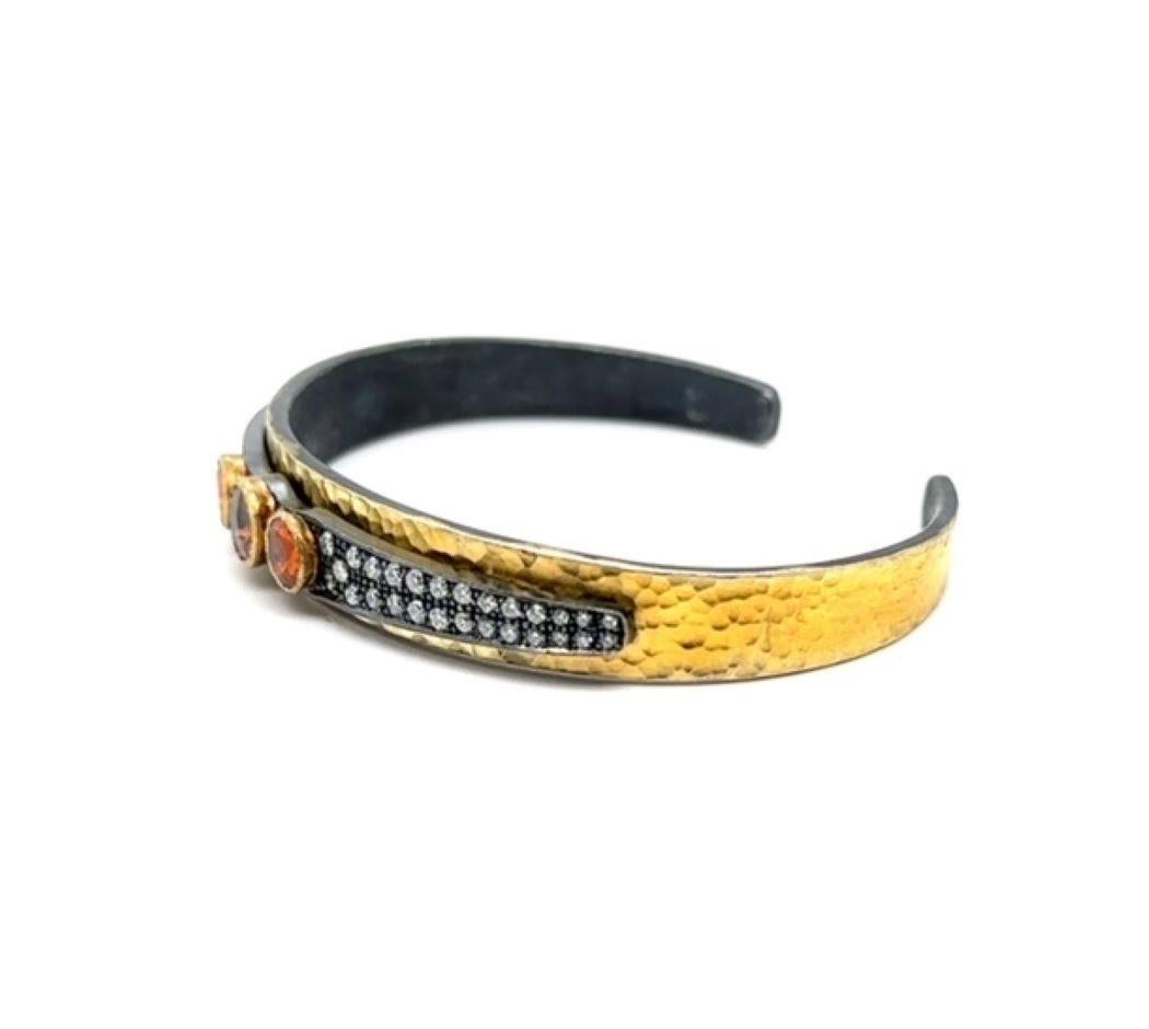 Moderno JAS-20-2054 - BRACCIALE FLESSIBILE A LAMPO 24K/SS con DIAMANTI E ZAFFI ARANCIONI in vendita