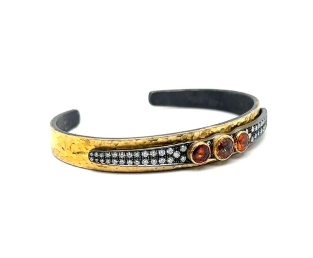 JAS-20-2054 - BRACCIALE FLESSIBILE A LAMPO 24K/SS con DIAMANTI E ZAFFI ARANCIONI In condizioni Nuovo in vendita a New York, NY