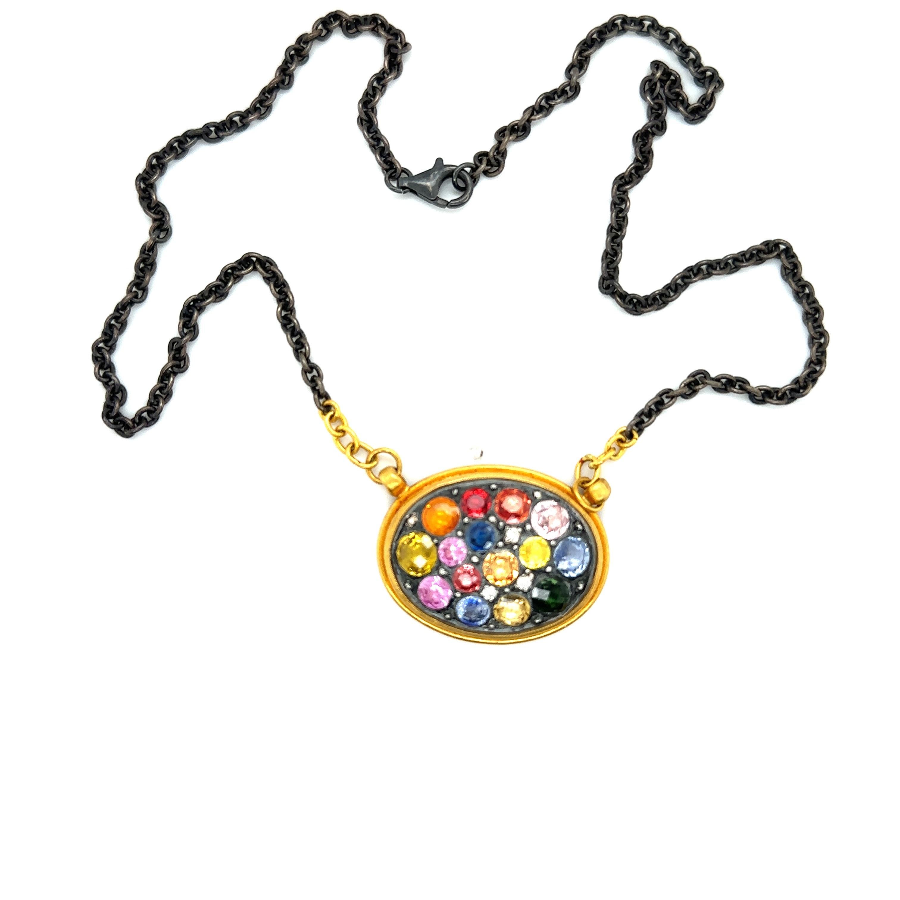 COLLANA IN ORO 24KT/SS OSSIDIZATA CON SAPFARI E DIAMANTI MULTICOLORE
Metallo: ORO 24K/SSIDIO
Info sul diamante: 
DIAMANTI TONDI BRILLANTI 0,08CT DI COLORE H/I SI1/2
Info su A. Stone:  ZAFFIRI MULTICOLORE 8,32CT
Peso totale dei diamanti: 0.08