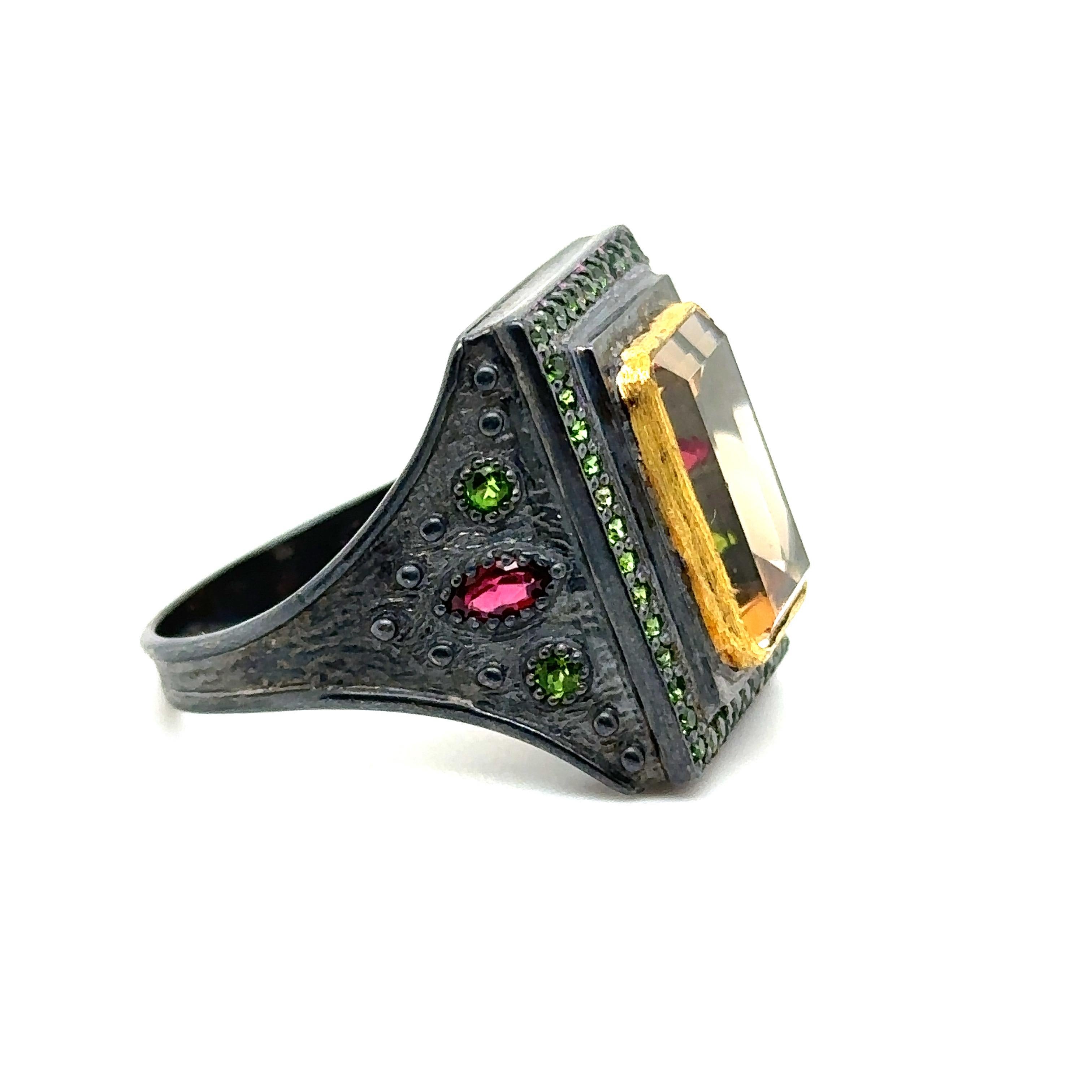 JAS-20-2066-24K GOLD/OXIDIZED STERLING SILVER RING with WHISKY QUARTZ, MQ RUBYS In New Condition In New York, NY