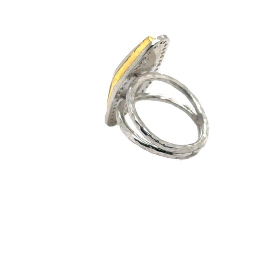 JAS-21-2220 - 24K/SS handgefertigter Ring mit Diamanten und 15CT Diamanten in SHAPE CAB.MOON im Angebot 1
