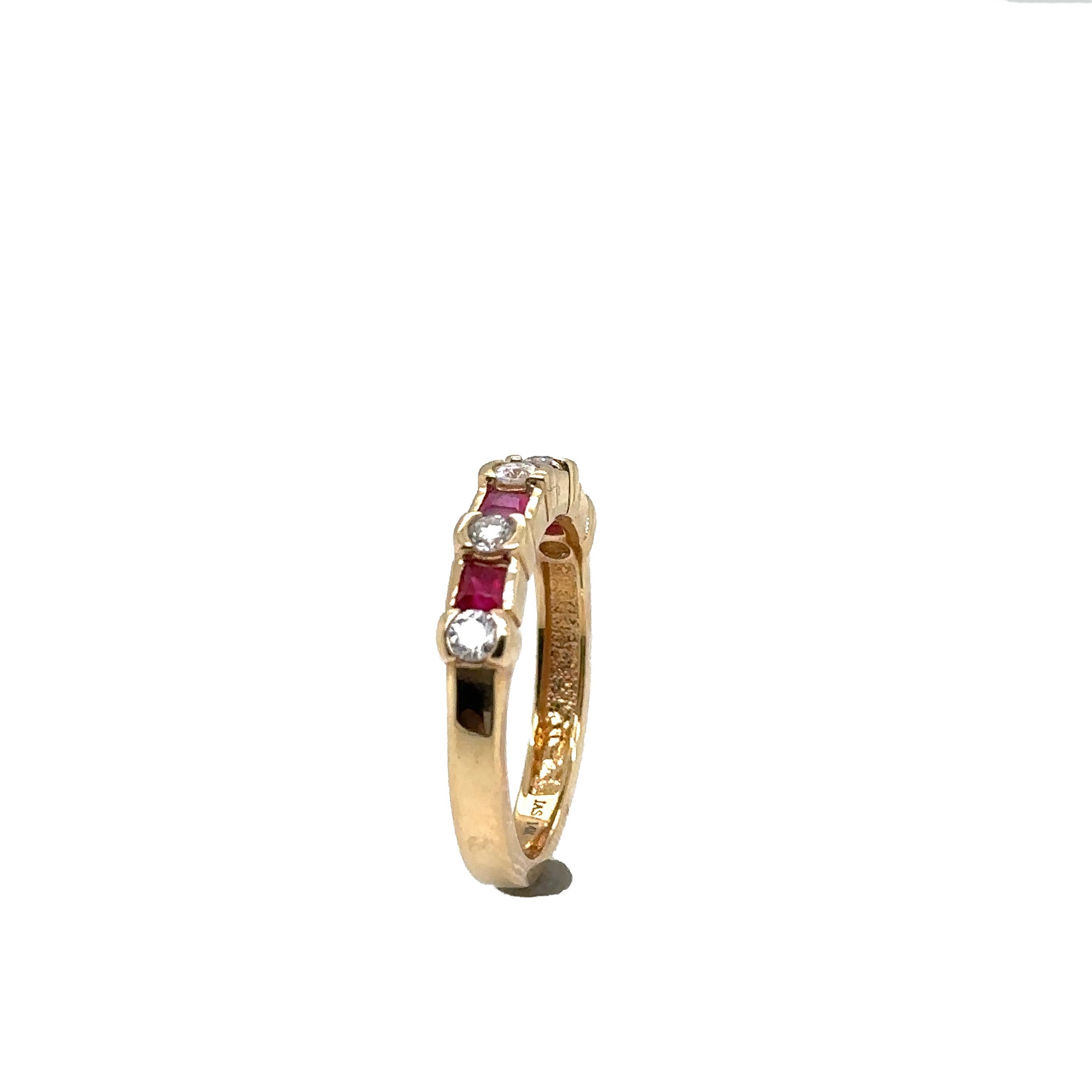 Modern JAS-21-2221 - 14K YELLOW GOLD 0.35Ct GH-SI1 DIAS AND 0.40CT PRINCESS CUT RUBIES For Sale