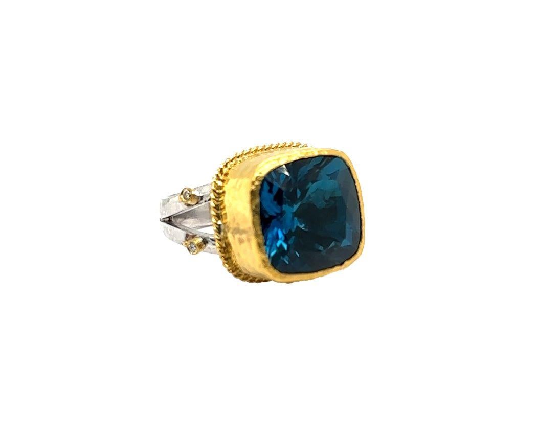 JAS-22-2304 - 24K/SS CUSHION CUT LONDON BLUE TOPAZ HAND MADE avec DIAMANTS Pour femmes en vente