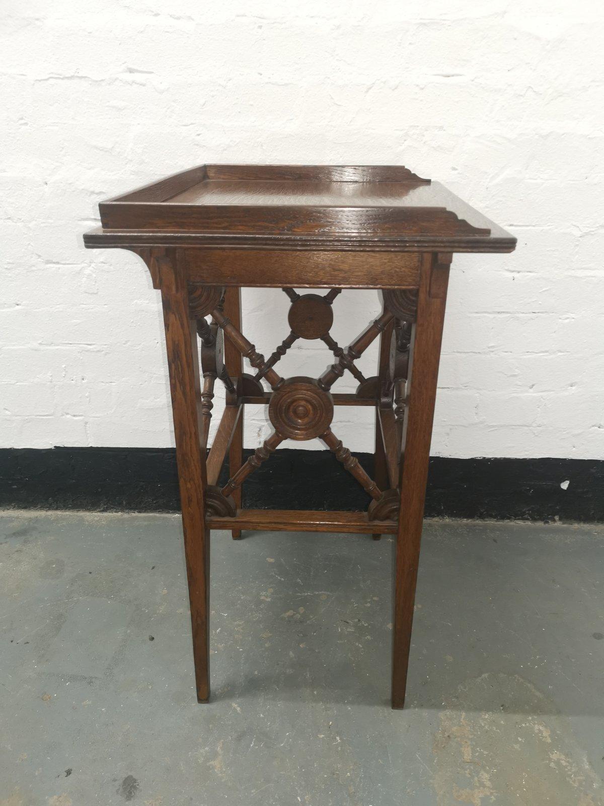 Jas Shoolbred Aesthetic Movement Oak Side Table With Cross Turned & Disc Details In Good Condition For Sale In London, GB
