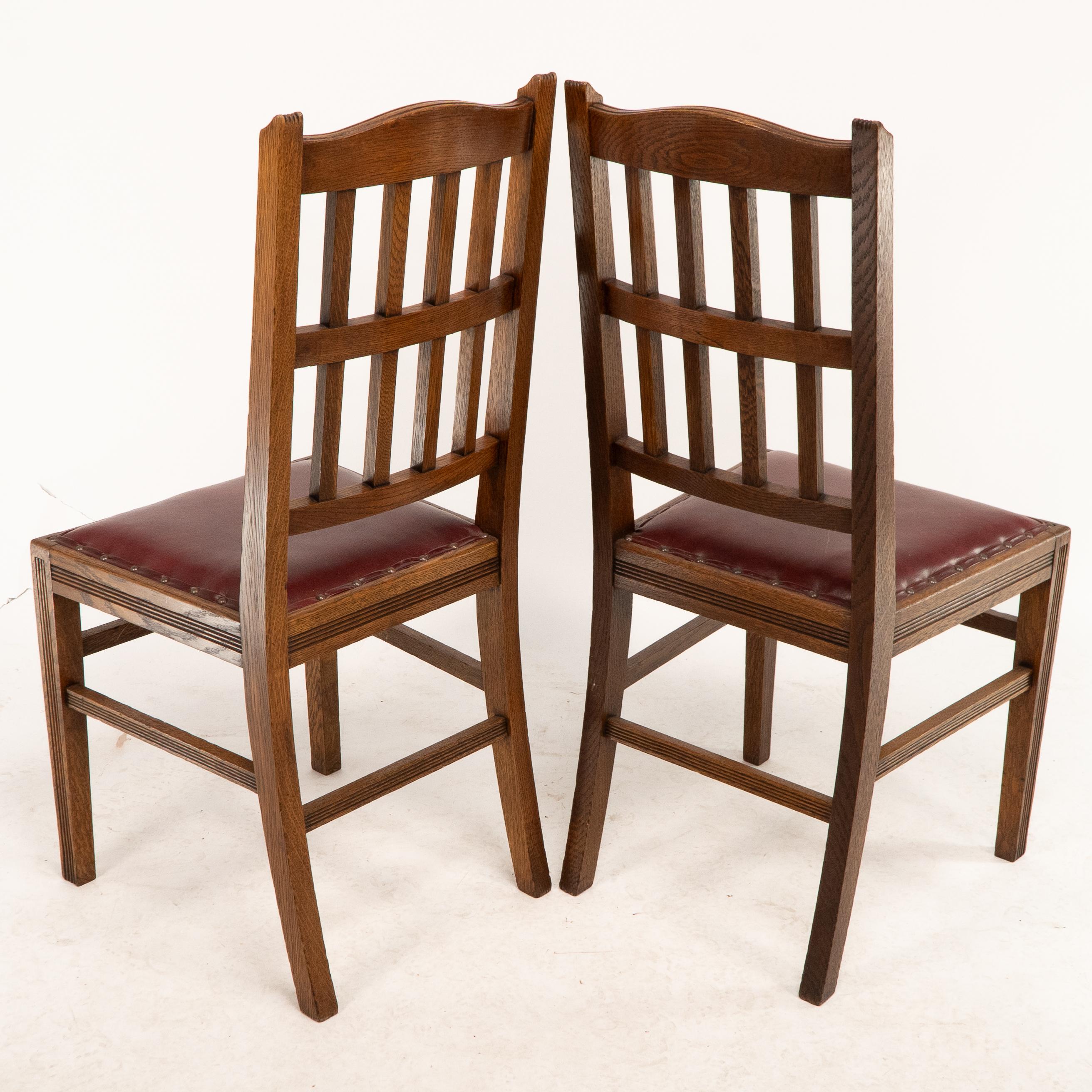 Jas Shoolbred. A set of four Aesthetic Movement lattice back oak dining chairs In Good Condition For Sale In London, GB