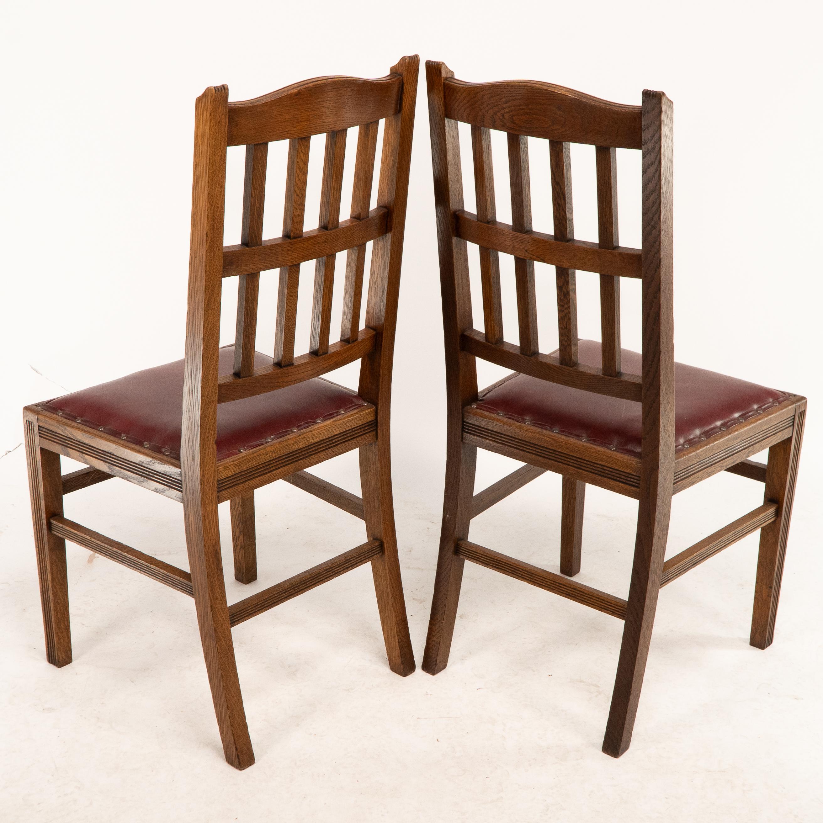 Jas Shoolbred. A set of four Aesthetic Movement lattice back oak dining chairs In Good Condition In London, GB