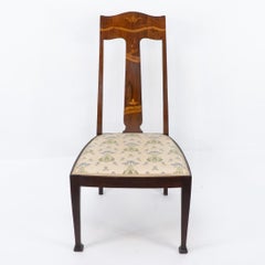 Jas Shoolbred. Silla Arts & Crafts de palisandro de caoba con incrustaciones florales estilizadas