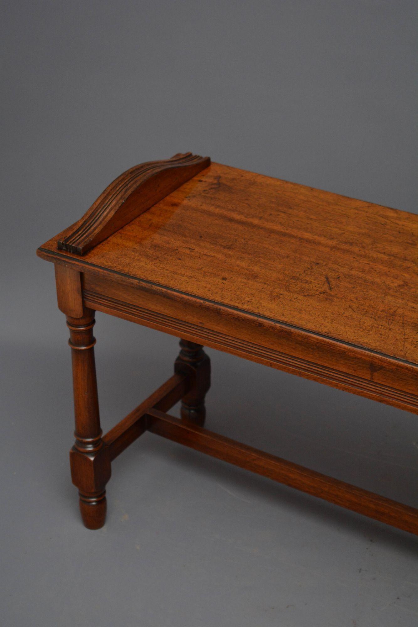 Jas Shoolbred Walnut Hall Bench In Good Condition For Sale In Whaley Bridge, GB