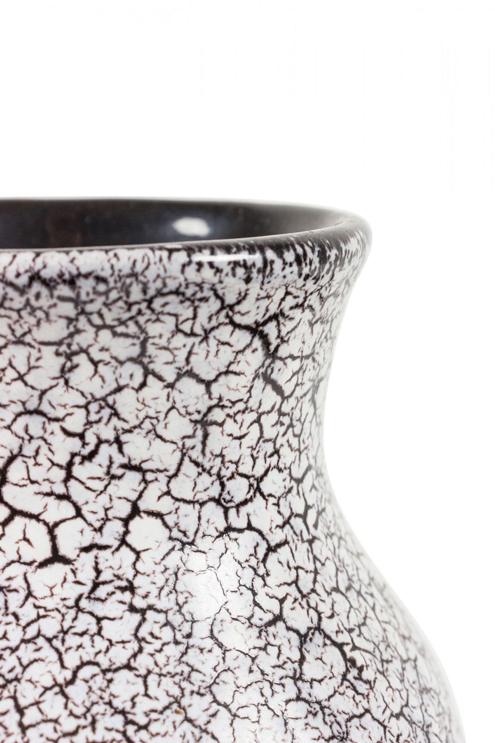 Mid-Century moderno Jasba Keramik German Mid-Century White and Black Crackle Glazed Ceramic Vase in vendita