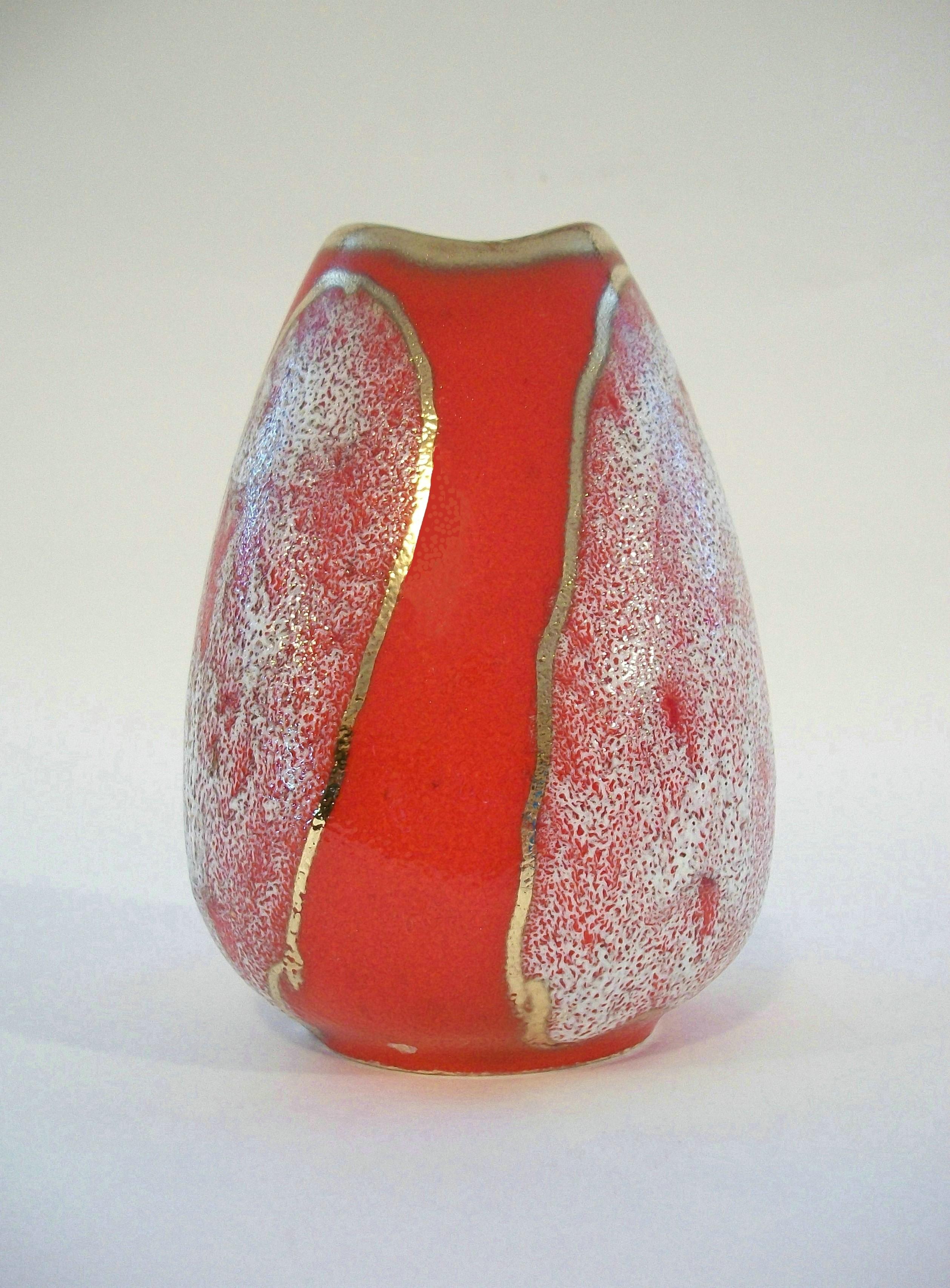 JASBA - Mid Century lava glaze ceramic vase with gold highlights - hand painted - impressed model number 582/15 - GERMANY - circa 1960's.

Excellent vintage condition - minor firing/glaze flaws near the base - no loss - no damage - no repairs -