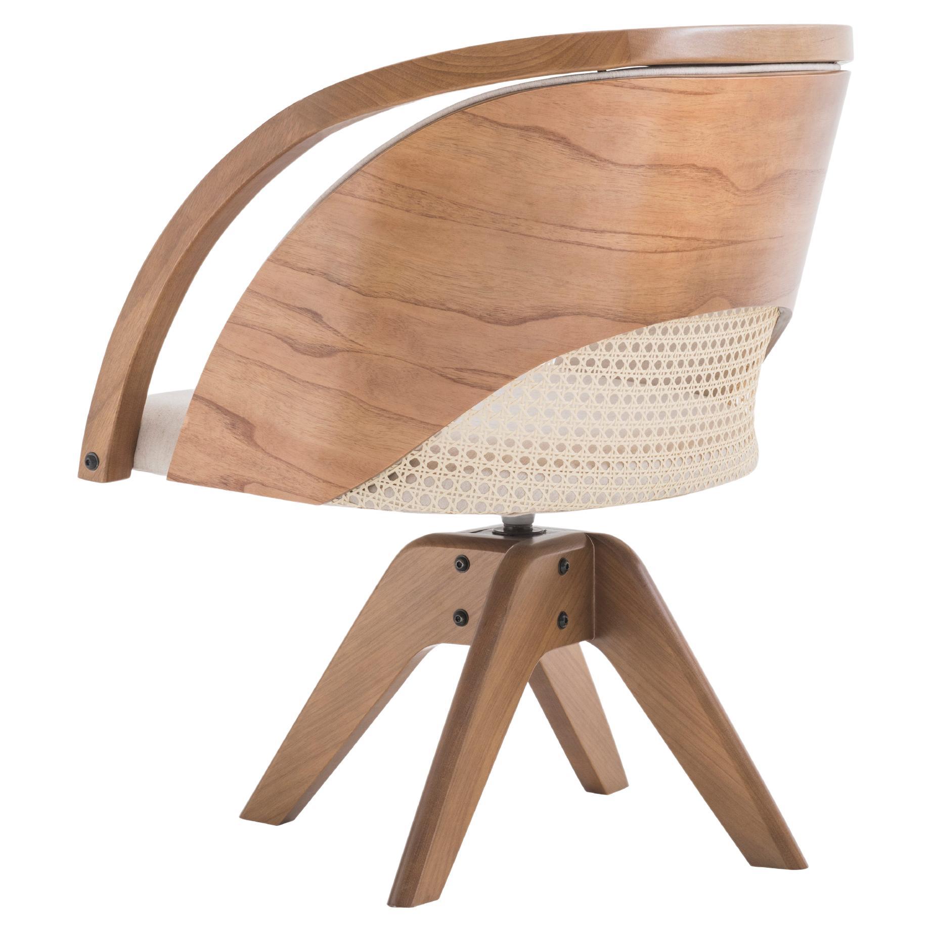 Fauteuil pivotant "Jasmin" en bois naturel, paille de coton et tissu de lin en vente