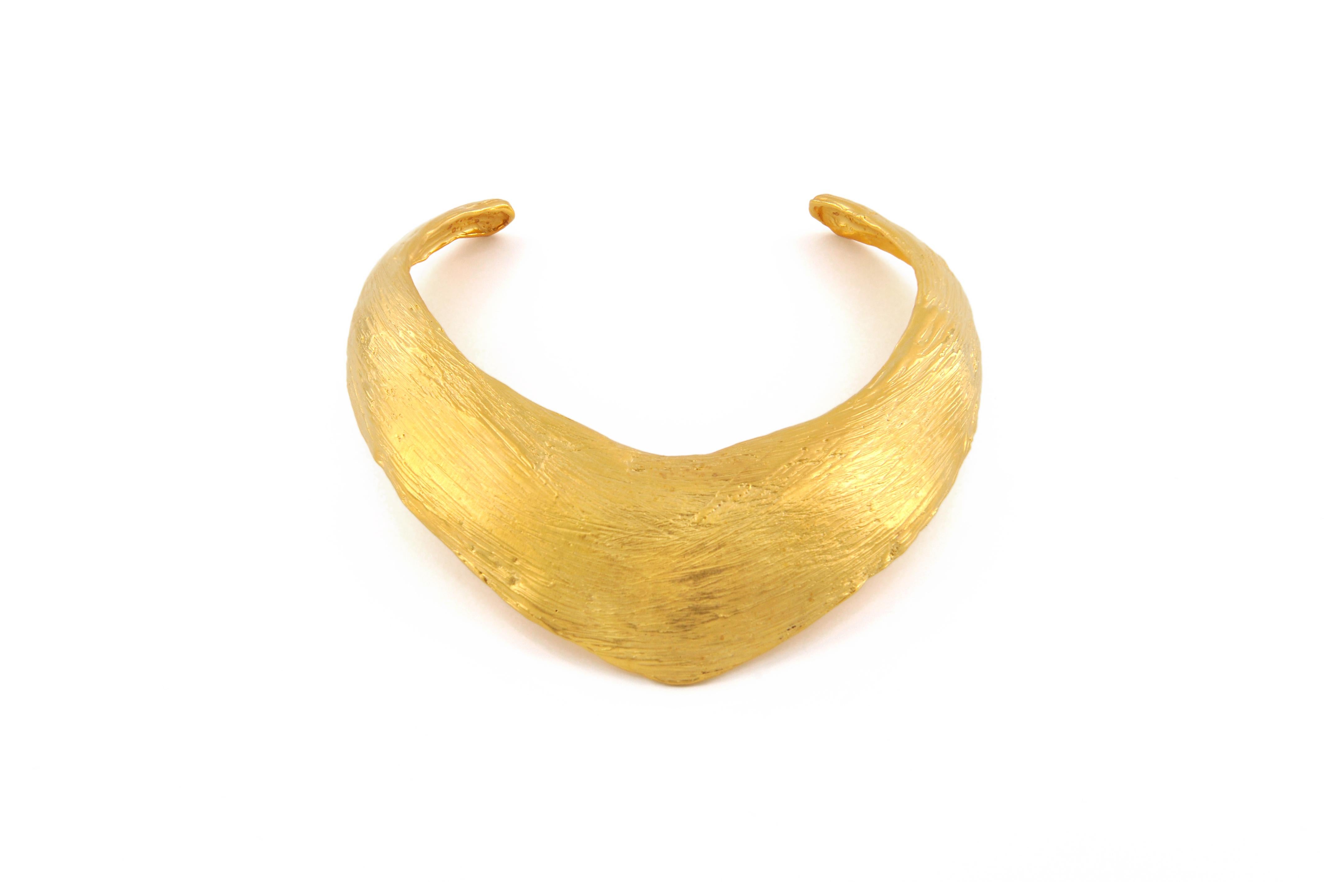 Collana in bronzo placcato oro
Collezione Jasmine 
Fusione a cera persa fatta a mano
Bronzo placcato in oro 24 carati su tutta la superficie
Pezzo unico
Spagna 

