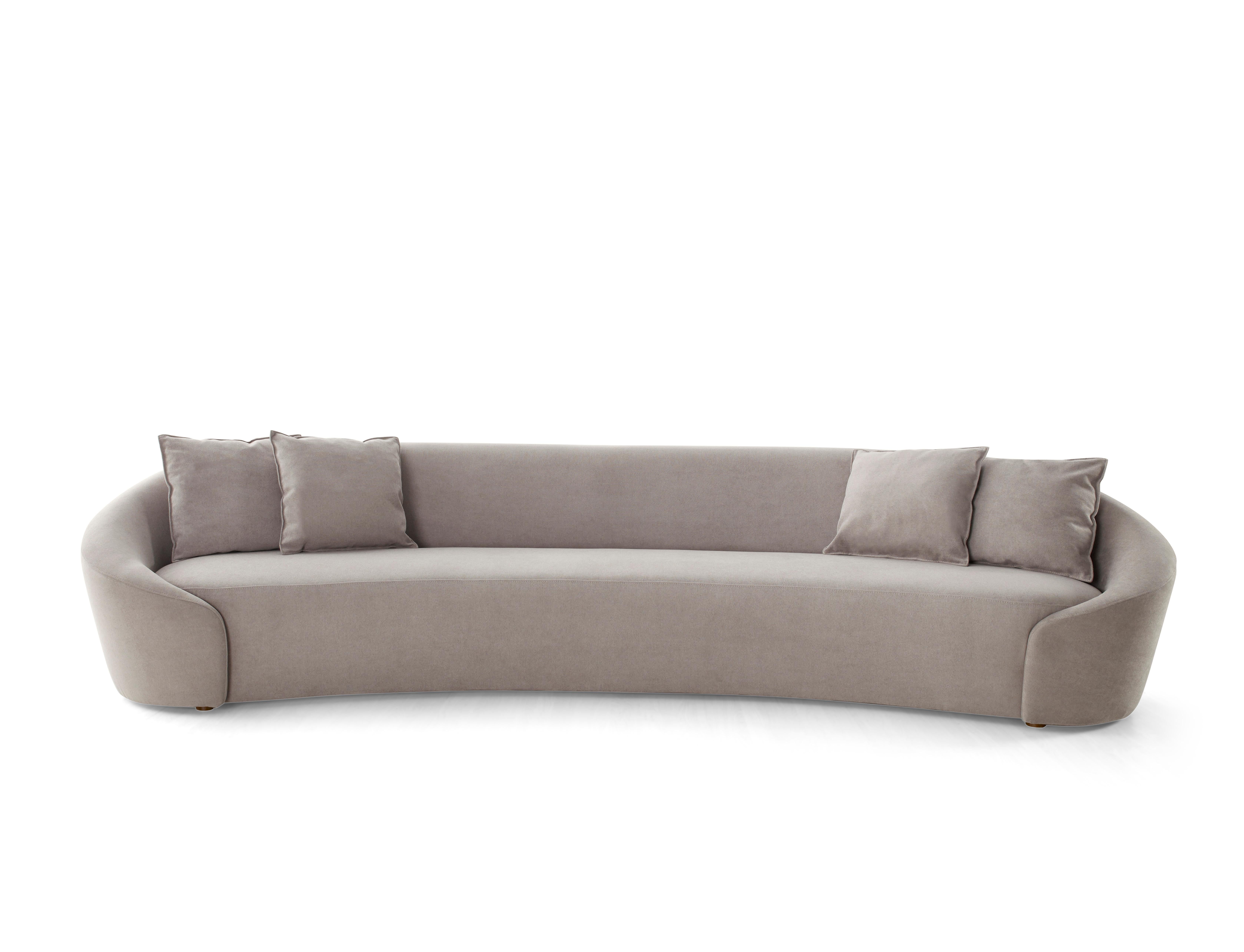 One of the biggest trends, the curved sofa is versatile and can complement both a retro atmosphere and a sophisticated environment.

DOES NOT COME WITH DECORATIVE CUSHIONS
 
