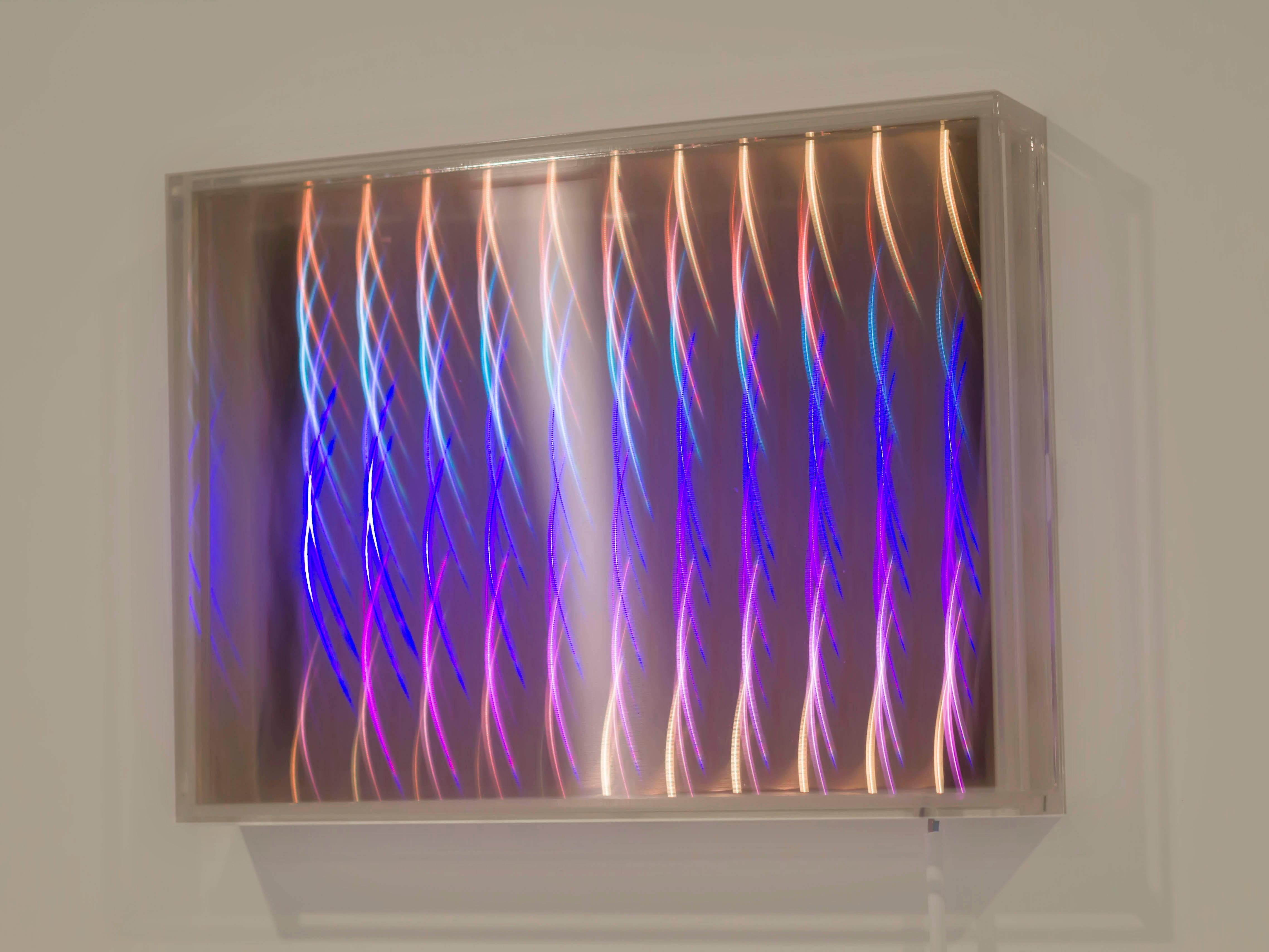 Ebb und Flow Vertikale, LED-verkabelte Wandkunst, 2021