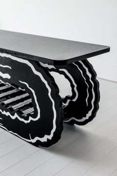 „To Place“ Künstlerin entworfener Couchtisch in abstraktem Tinten-/Bürstendesign