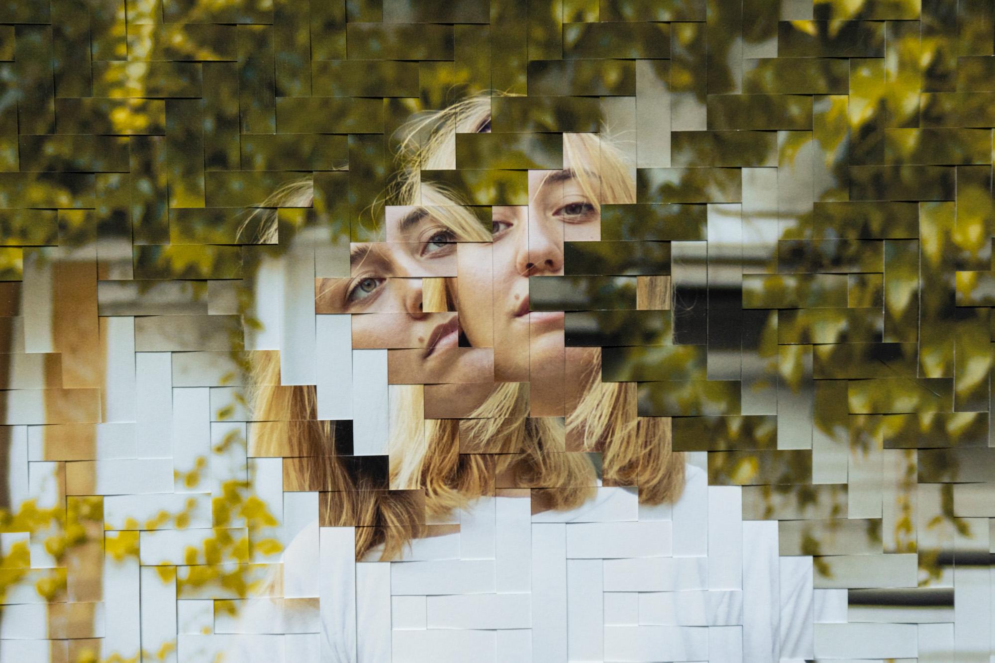 Das Ende naht (Schwarz), Portrait Photograph, von Jason Chen