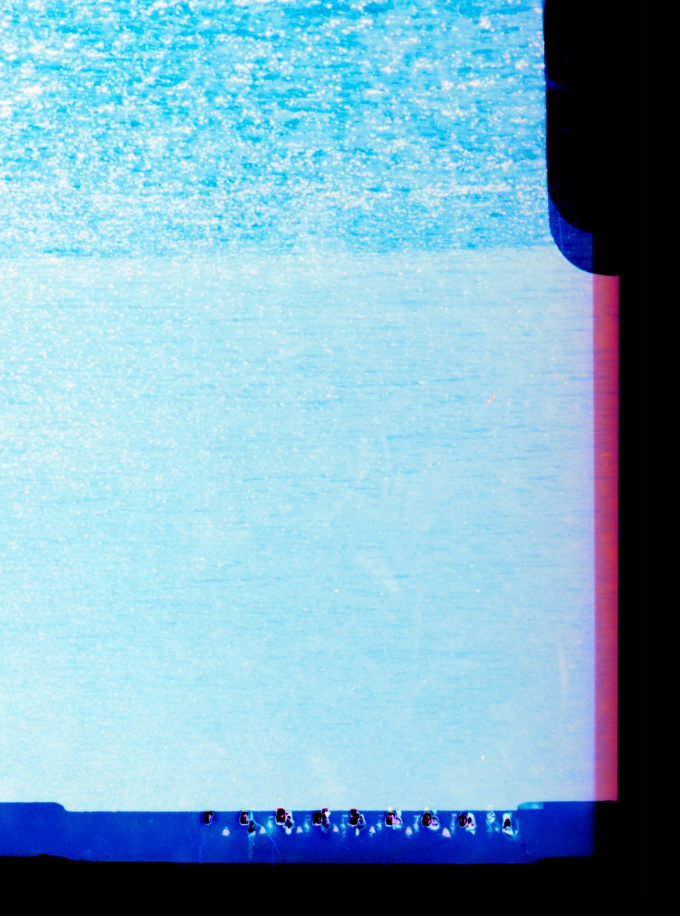 Campos del Sol, 26 (Fotografía abstracta) - Abstract Photograph Azul de Jason Engelund