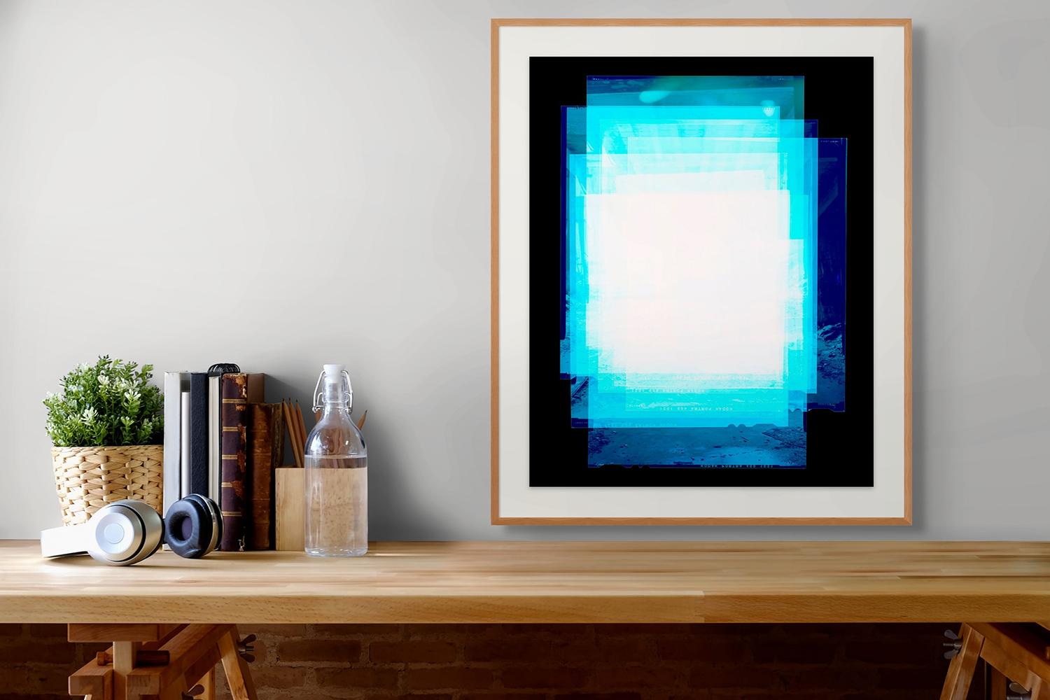 Photographier le soleil 3 (Photographie abstraite) - Gris Abstract Photograph par Jason Engelund