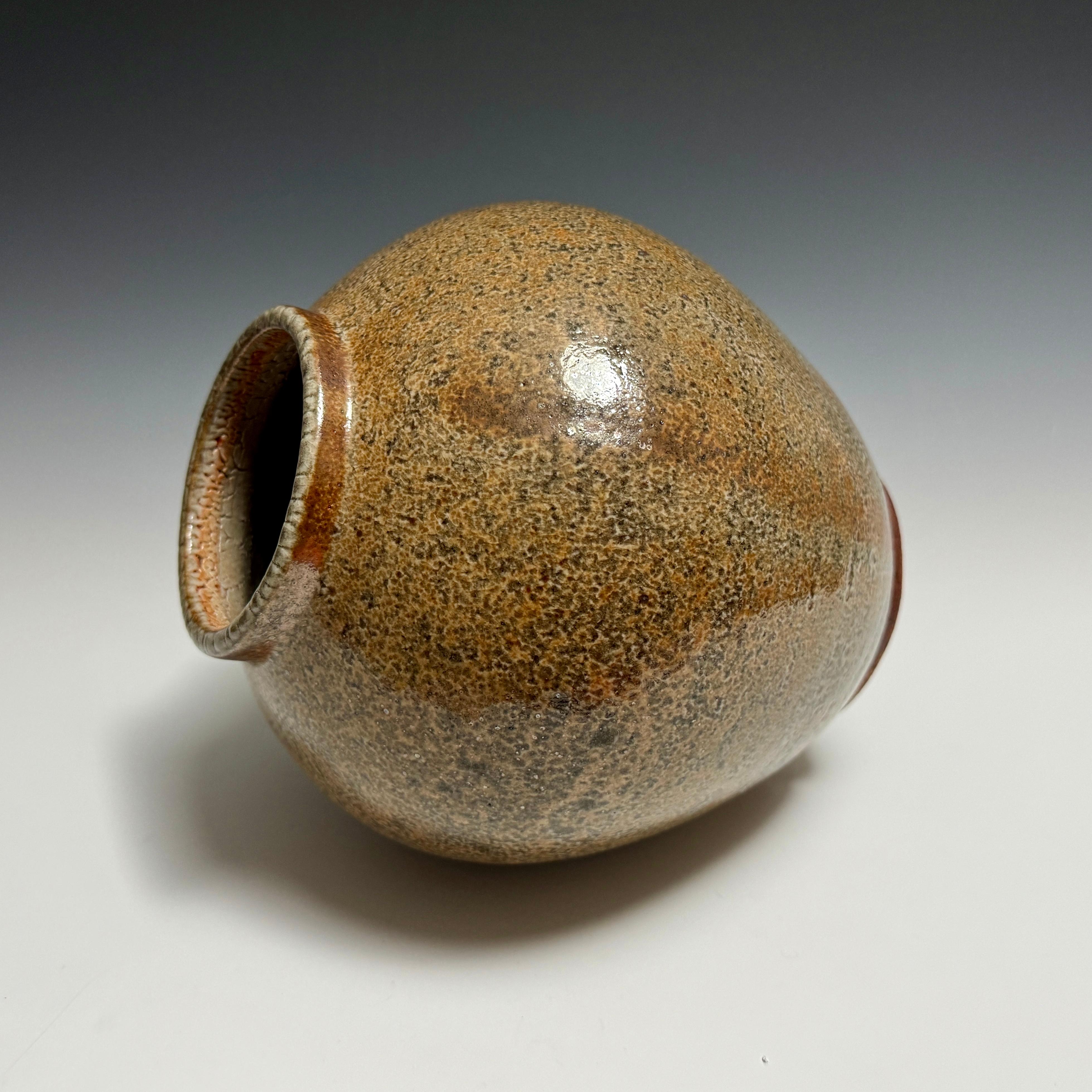 Moderne Jason Fox Ceramics Contemporary Ceramic Shino Glazed Vessel (Vase contemporain en céramique émaillée) en vente